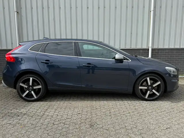 Volvo V40 view 5