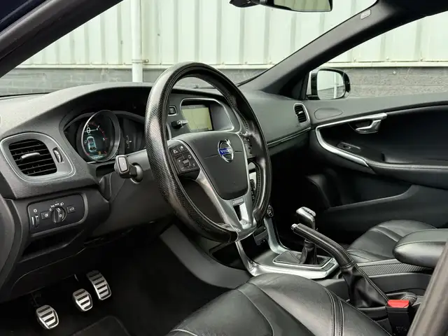 Volvo V40 view 10