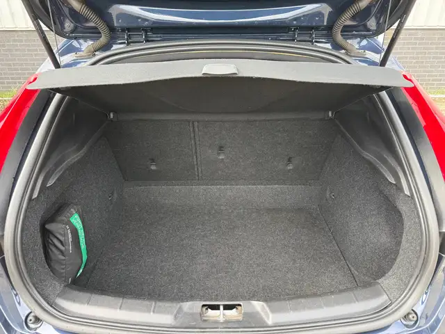 Volvo V40 view 9