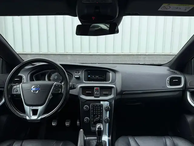 Volvo V40 view 15