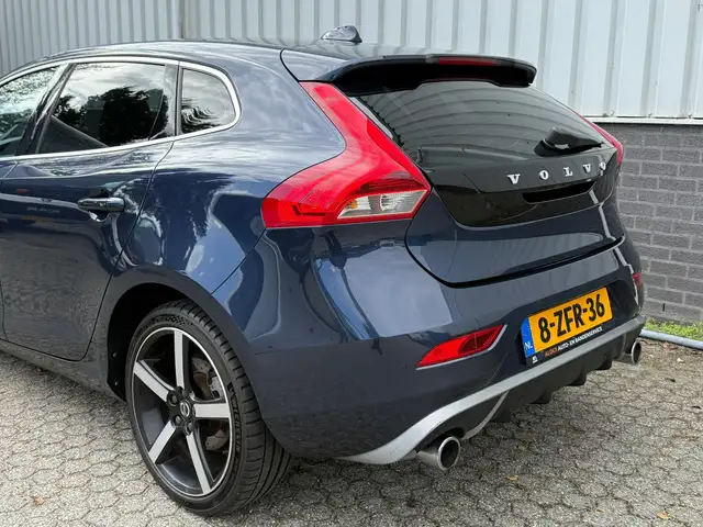 Volvo V40 view 4