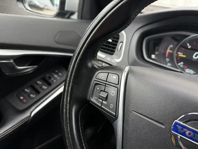 Volvo V40 view 11