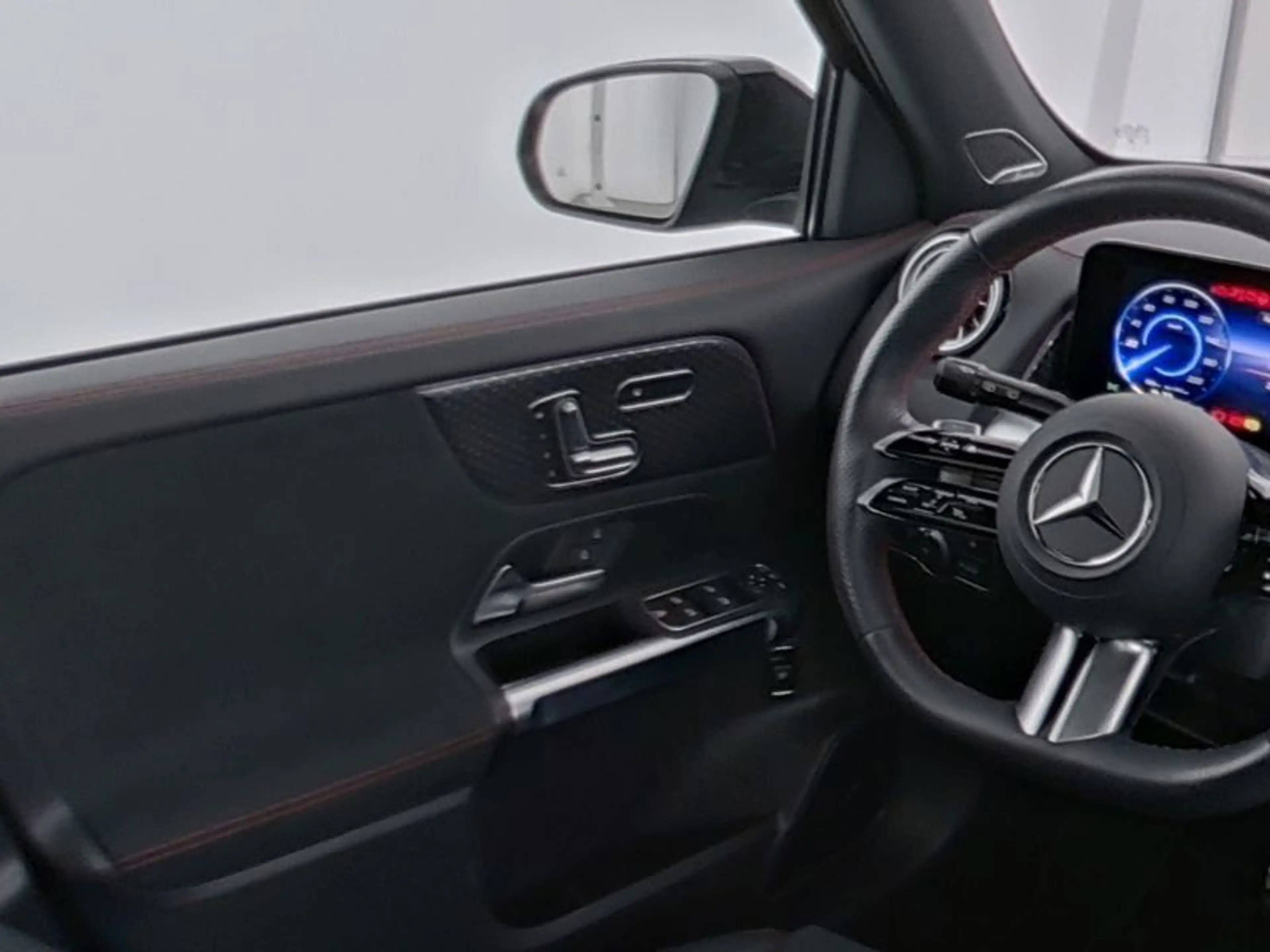 Mercedes-Benz EQB 350 4M AMG-PREMIUM NIGHT FAP AHK PANO MEMORY — photo 5