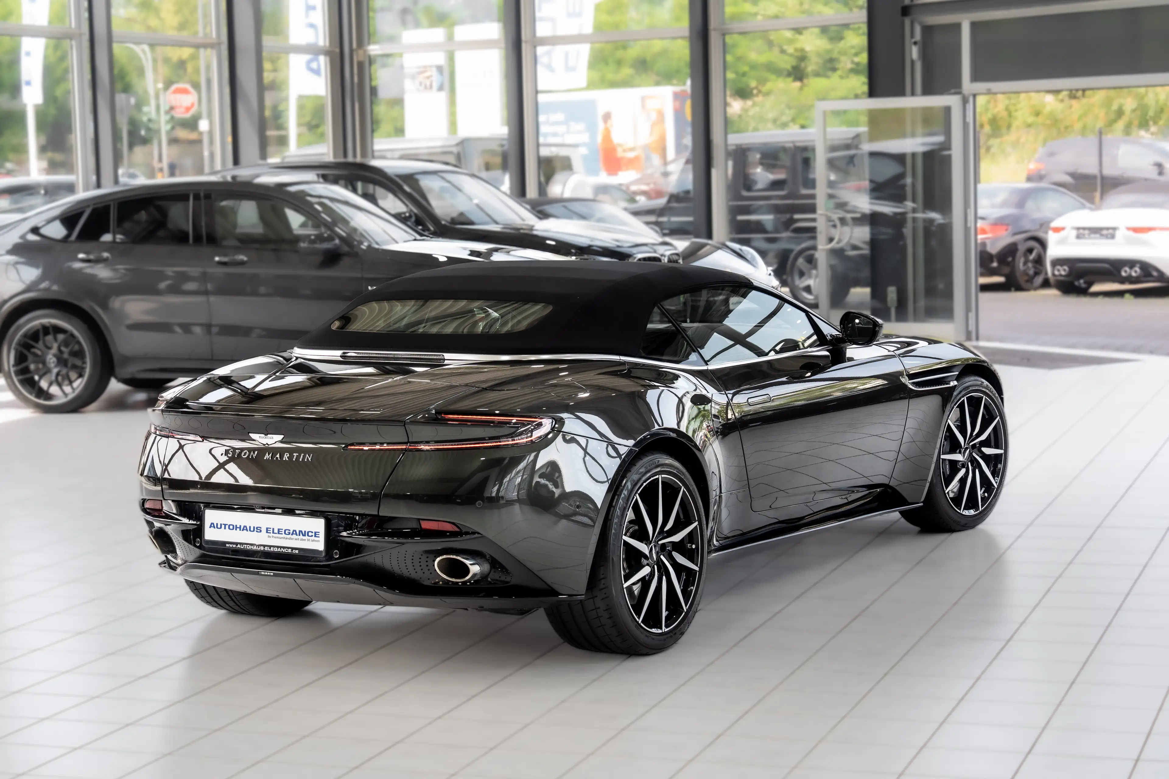 Aston Martin DB11 V8 Volante*SPORT-SCHALENSITZE*360*1.HD — photo 10