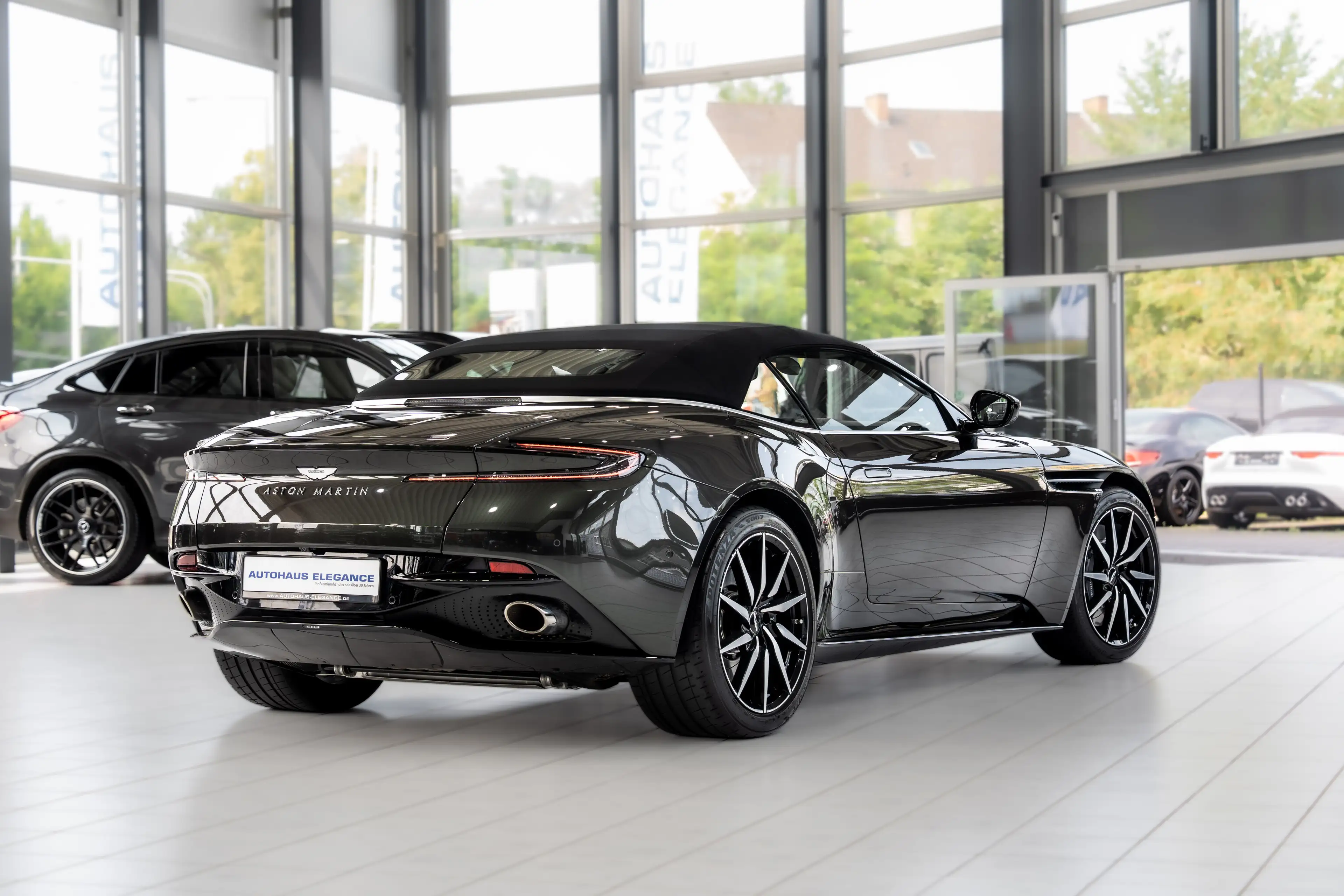 Aston Martin DB11 V8 Volante*SPORT-SCHALENSITZE*360*1.HD — photo 4