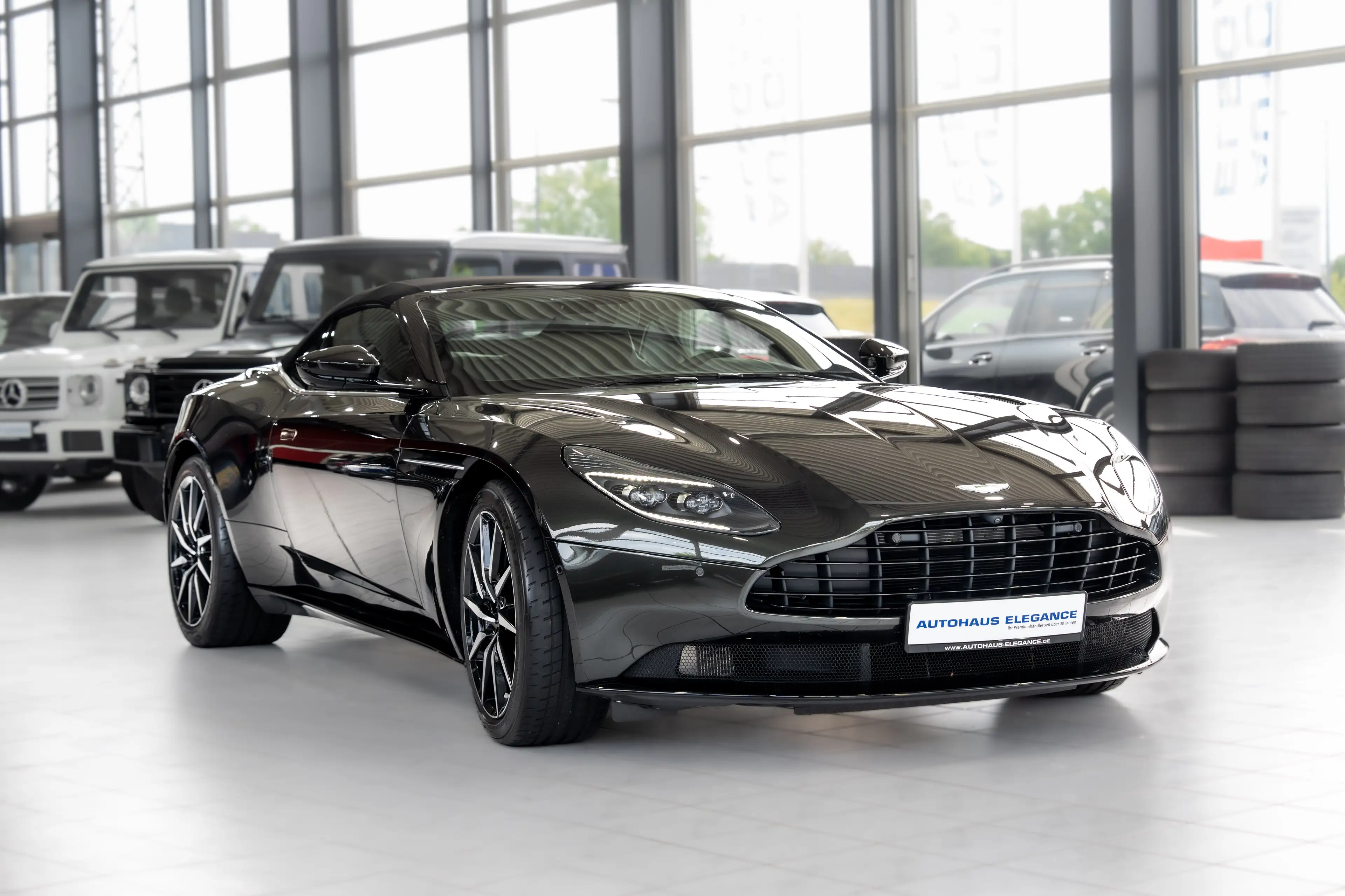 Aston Martin DB11 V8 Volante*SPORT-SCHALENSITZE*360*1.HD — photo 2