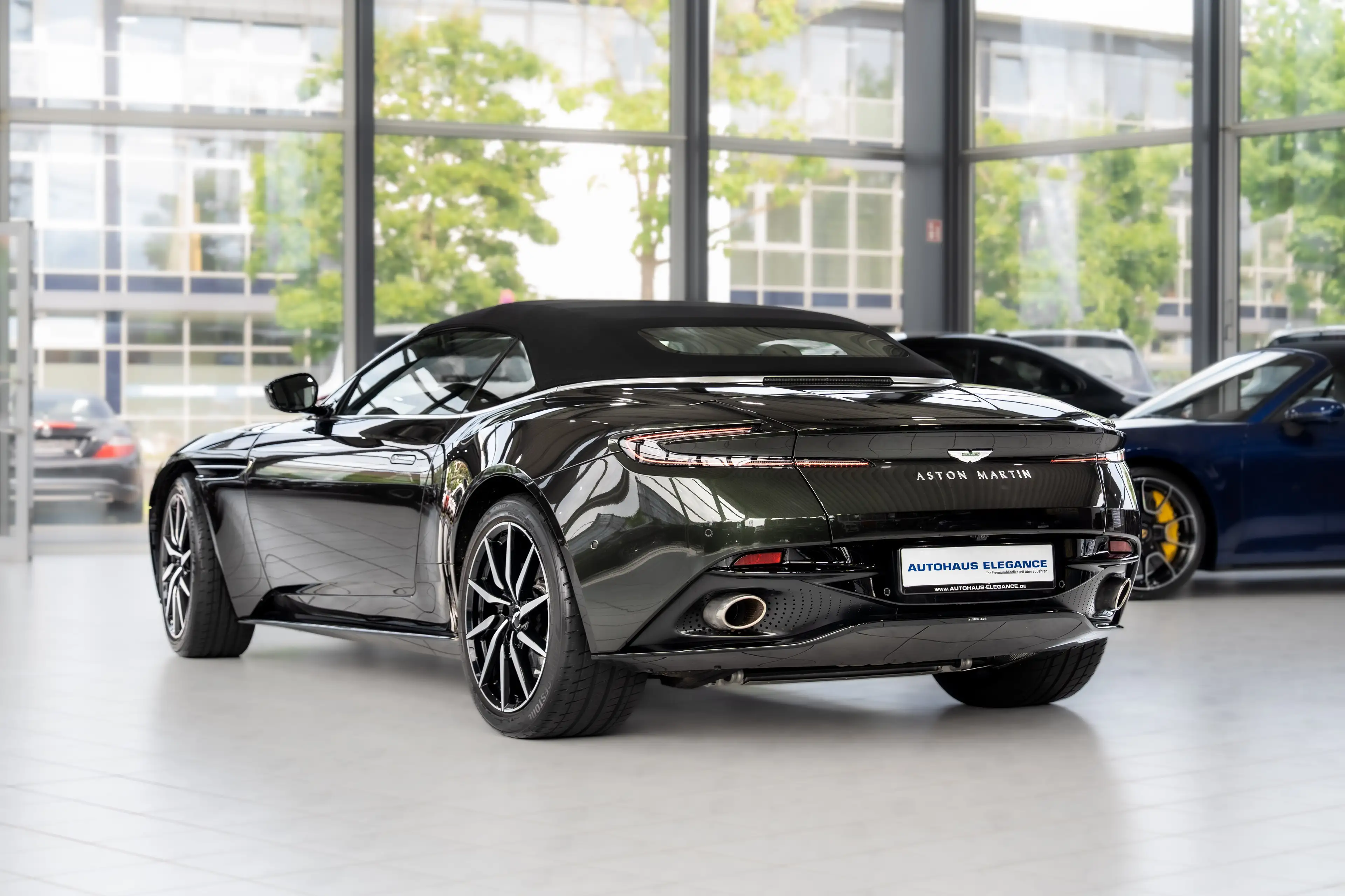 Aston Martin DB11 V8 Volante*SPORT-SCHALENSITZE*360*1.HD — photo 3