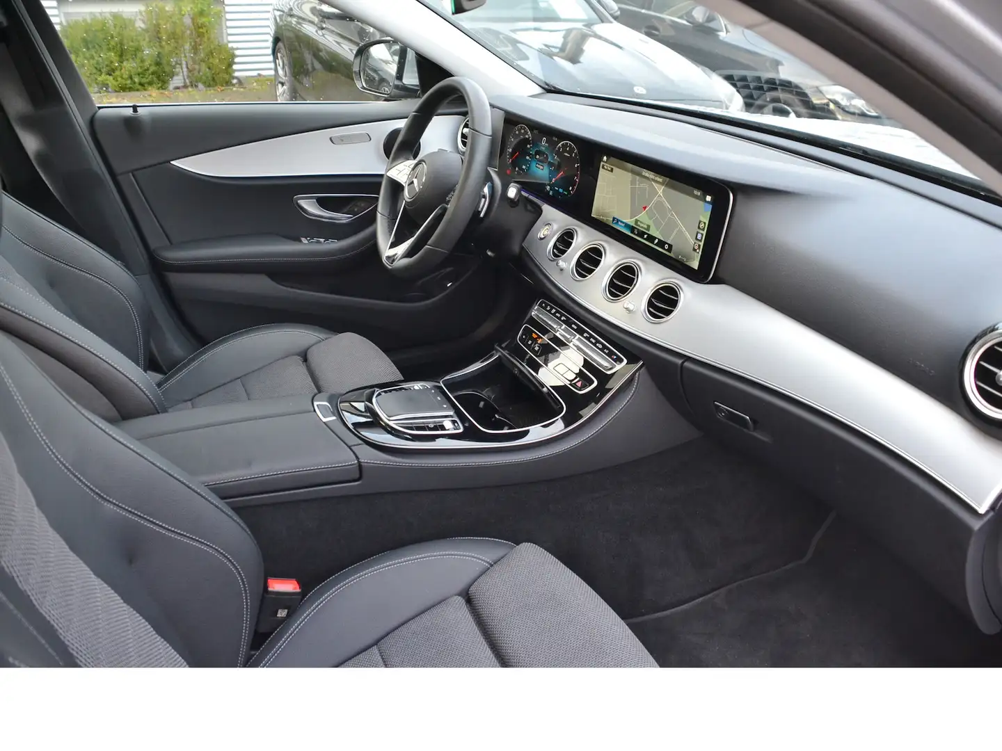 Mercedes-Benz E 300 Avantgarde (SHD Business MBUX-HE 360° Totw Silber - 2