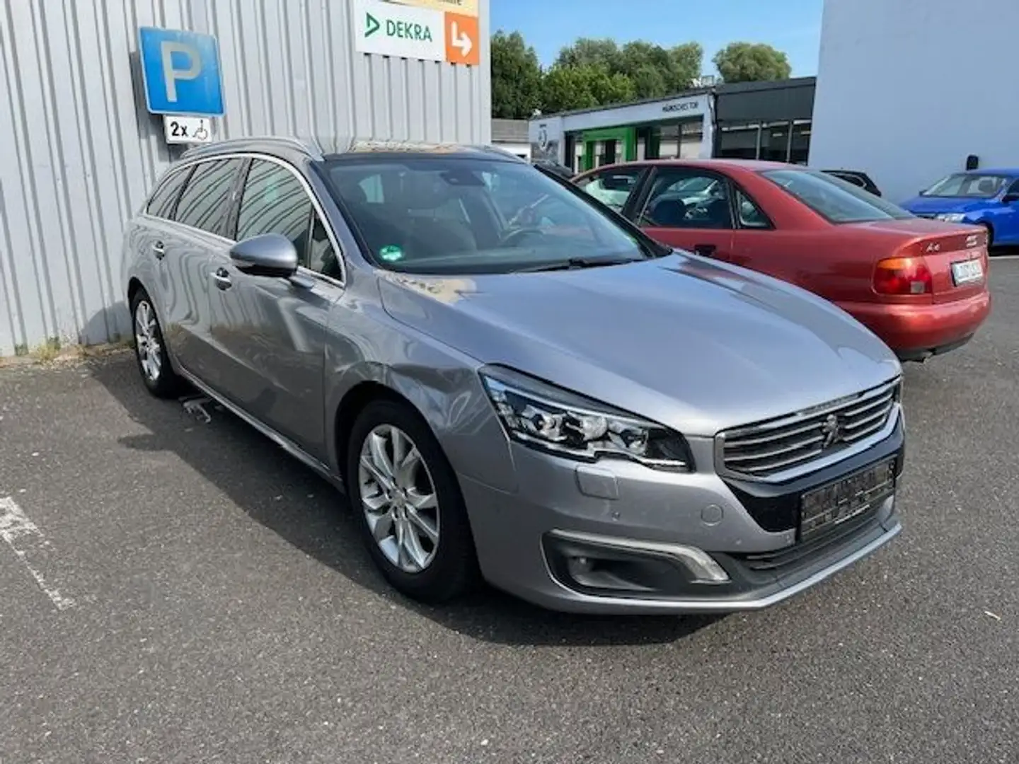 Peugeot 508 1.6 BlueHDi 120 FAP SW Allure Grau - 2