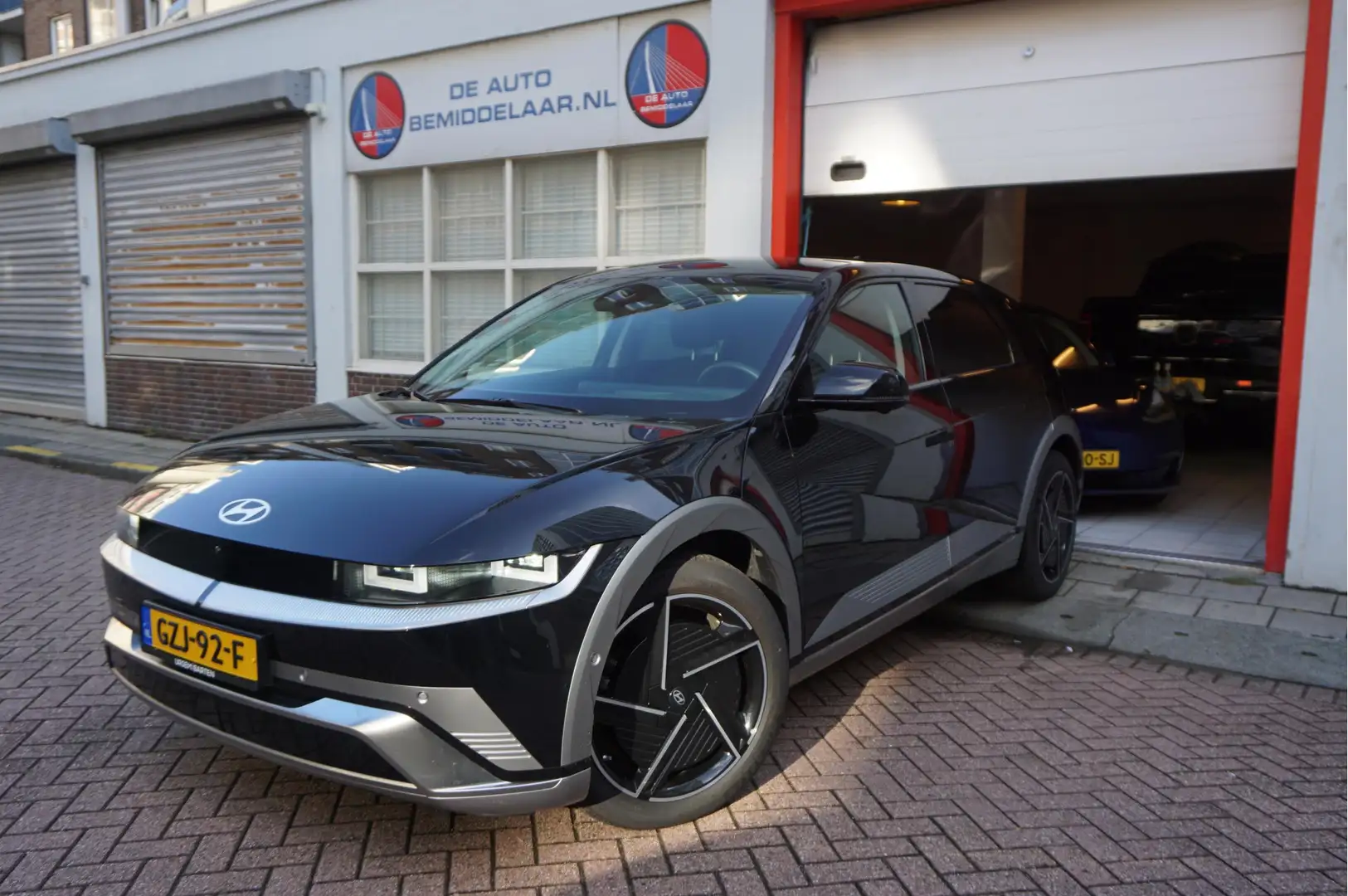 Hyundai IONIQ 5 Lounge 84 kWh | Long Range | LEER | Head Up Displa Zwart - 2
