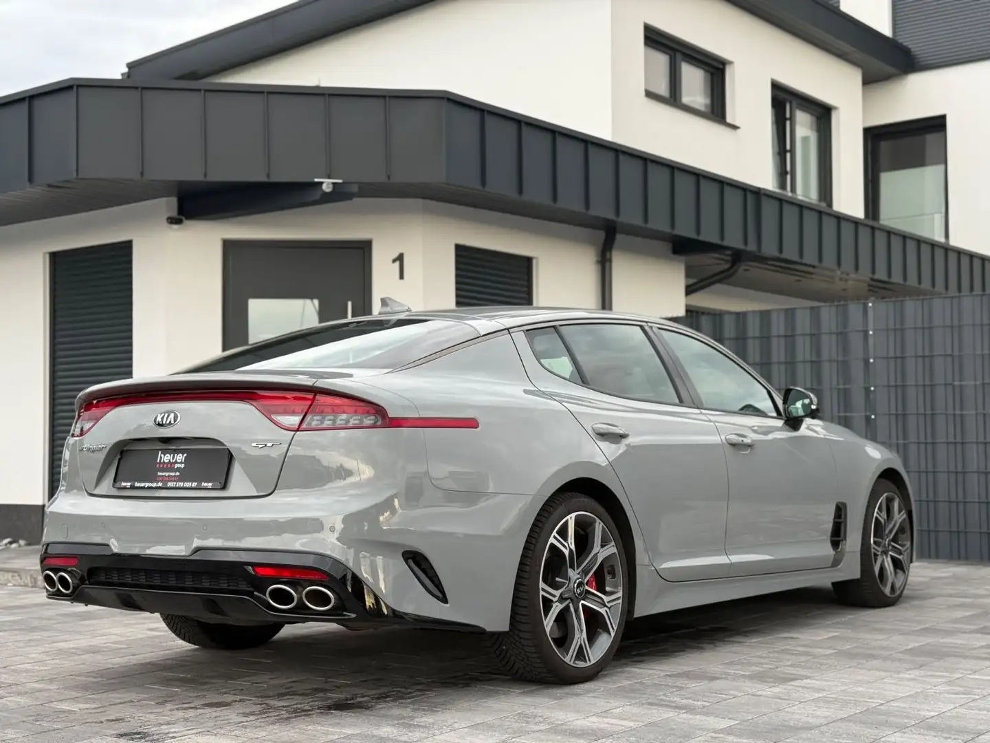 Kia Stinger GT 4WD/360°/LED/HEAD-UP/HARMAN/MEMORY Stříbrná - 2