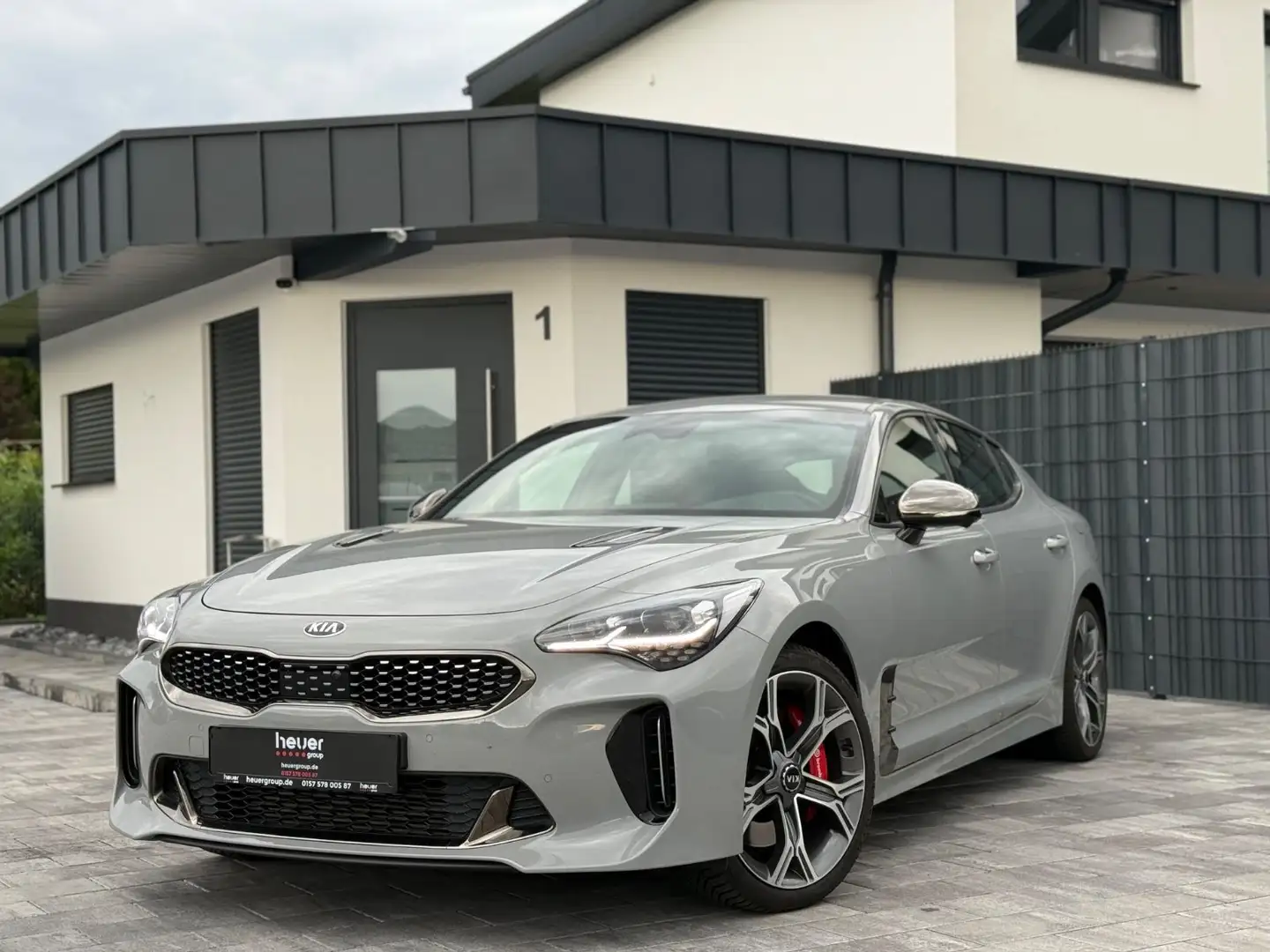 Kia Stinger GT 4WD/360°/LED/HEAD-UP/HARMAN/MEMORY Stříbrná - 1