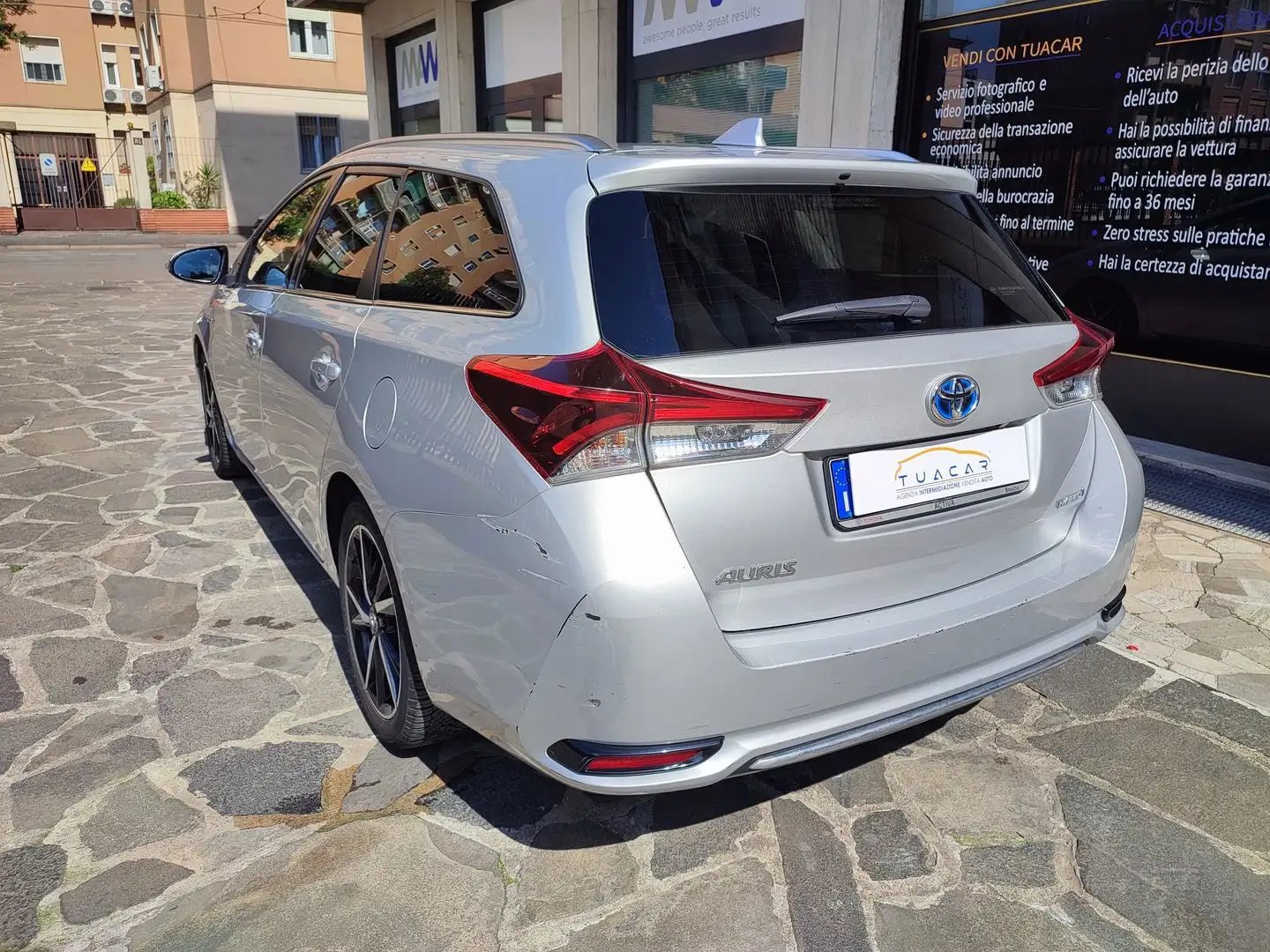 Toyota Auris Style 1.8 HEV Hybrid Zilver - 2