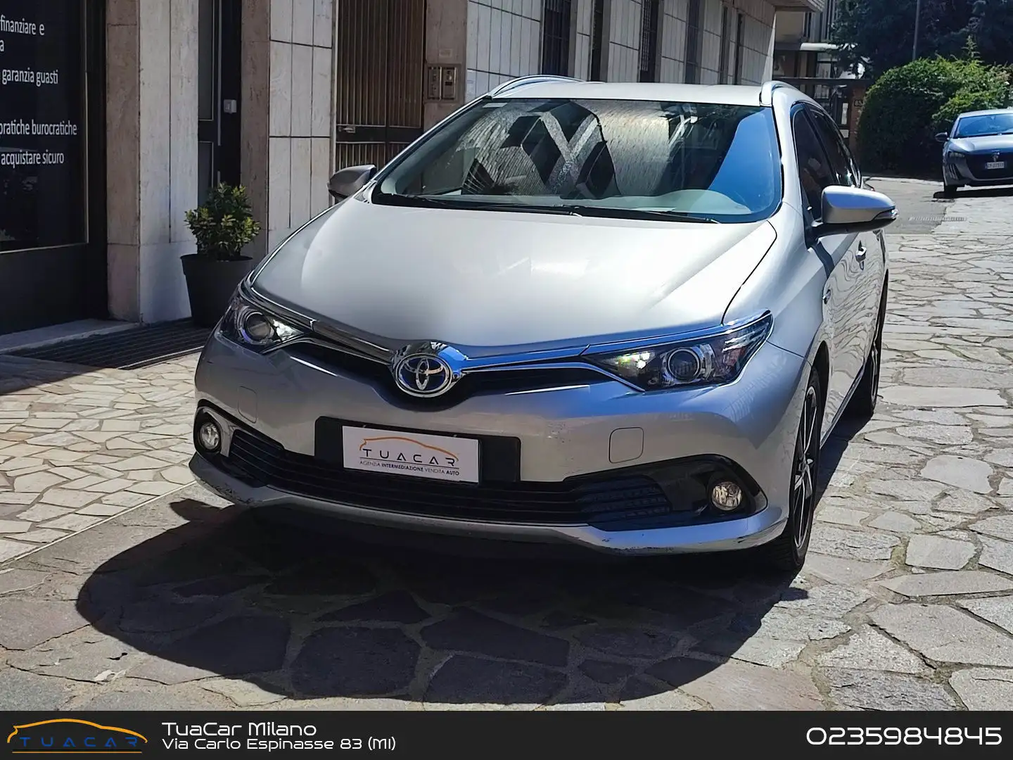 Toyota Auris Style 1.8 HEV Hybrid Zilver - 1