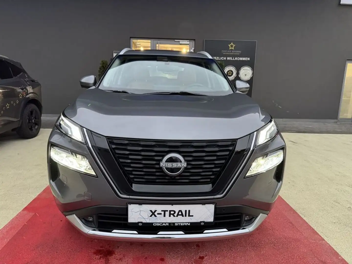 Nissan X-Trail 1,5 VC-T e-Power e-4ORCE Allrad Tekna+ Grau - 2