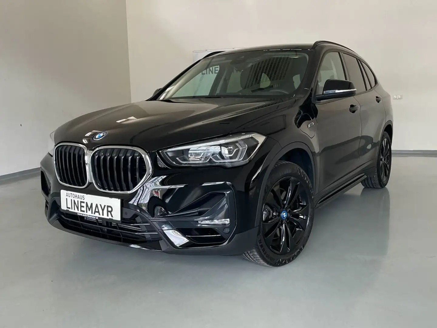 BMW X1 xDrive 25e Sport Line, LED Schwarz - 1
