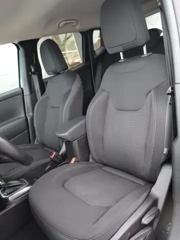 Jeep Renegade view 13