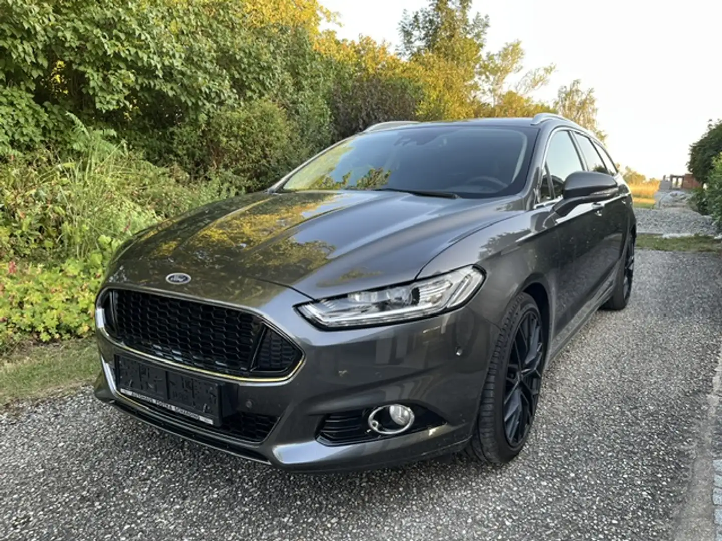 Ford Mondeo Mondeo Traveller Titanium 2,0 TDCi Start/Stop Titanium Grau - 1