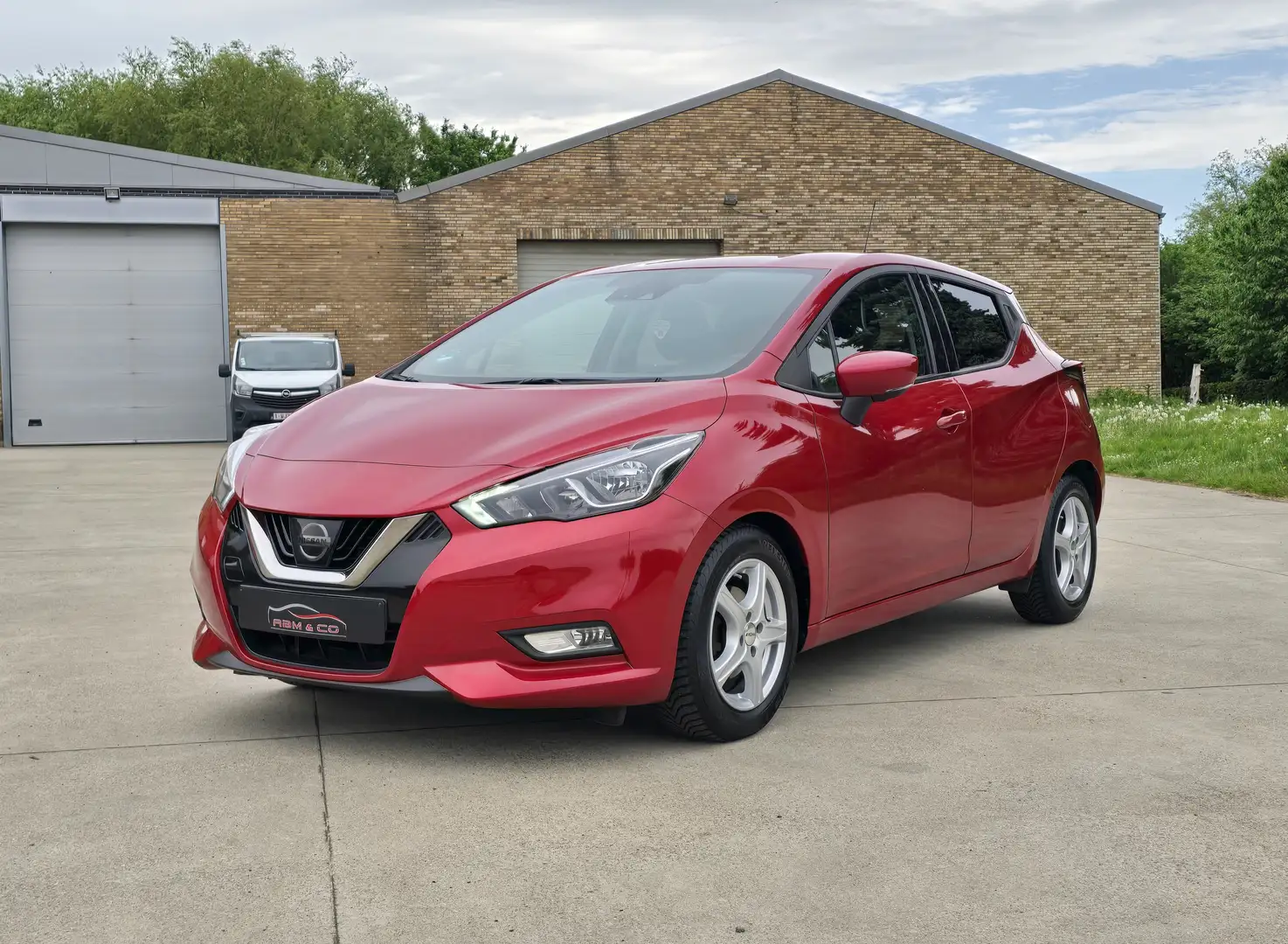 Nissan Micra 1.0i * Cam 360° - Navi - Bose * 1er Prop - 2019 Rouge - 2