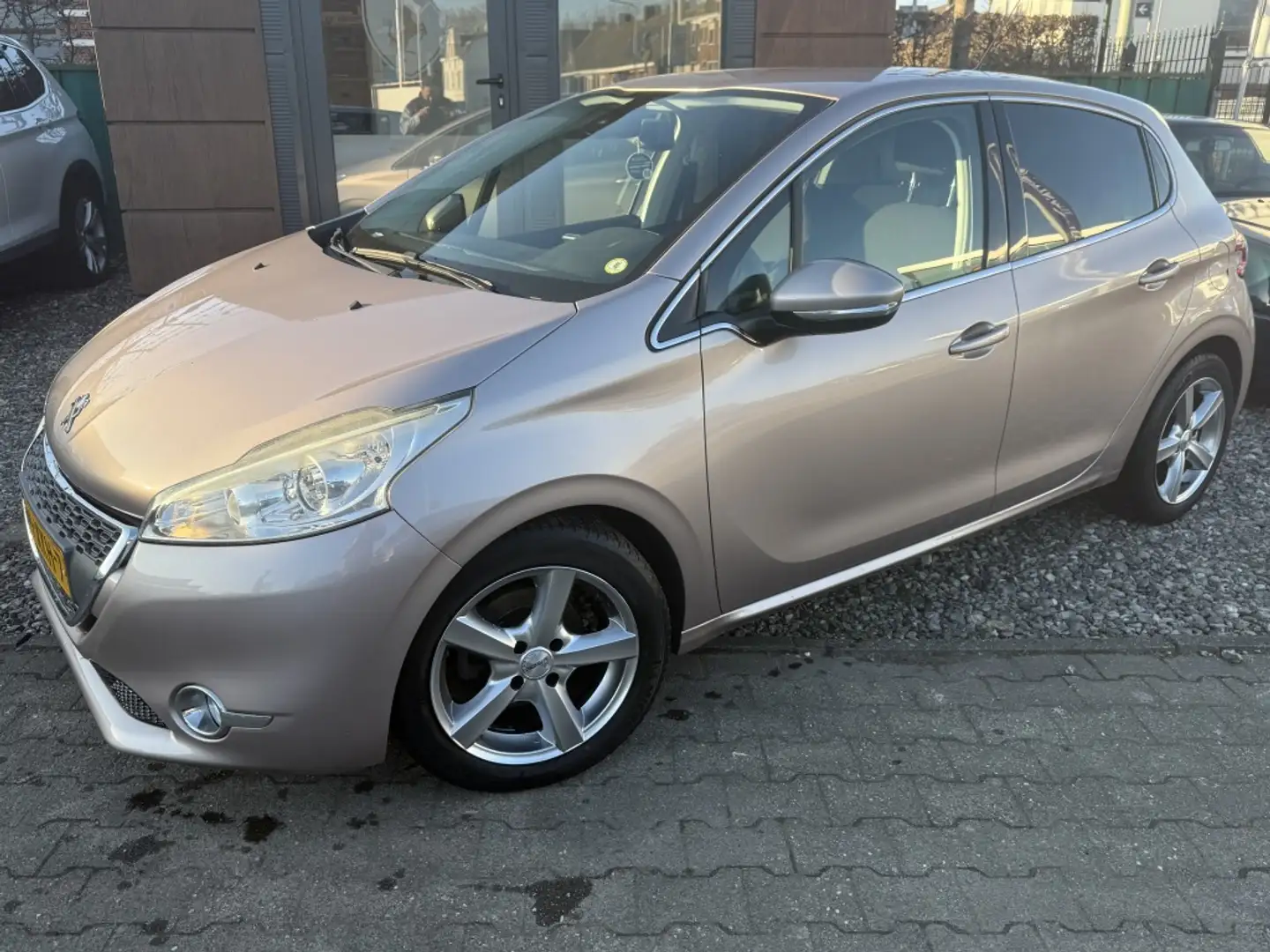 Peugeot 208 1.4 VTi Allure Grijs - 1