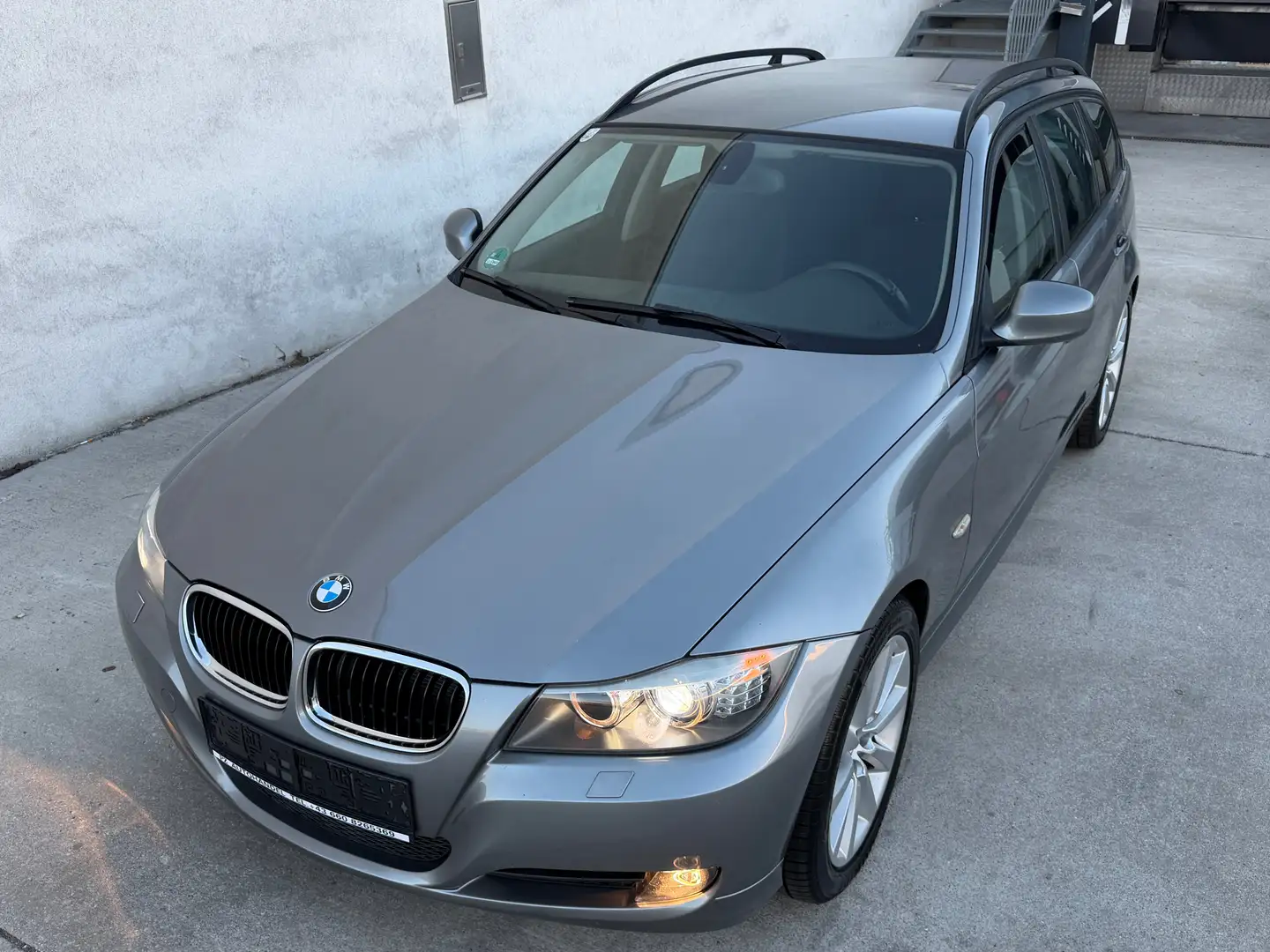 BMW 320 320d xDrive DPF Touring   **  WENIG - KM ** Grau - 1