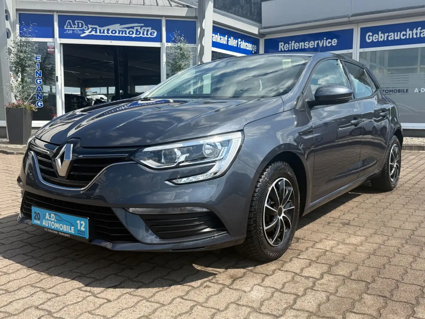 Renault Megane IV Lim. 5-trg. Life Grau - 1