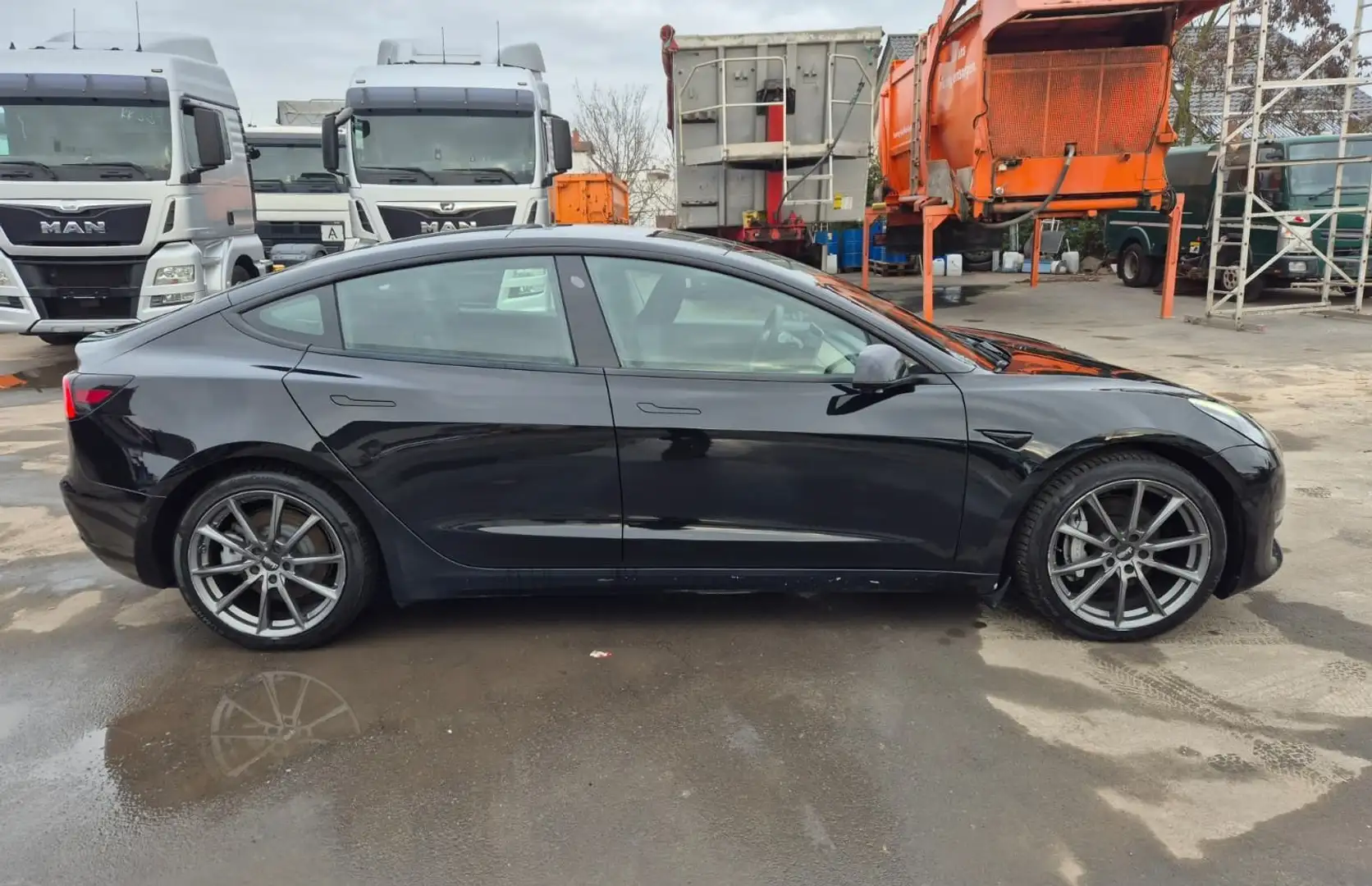 Tesla Model 3 Long Range Dual AWD Schwarz - 2