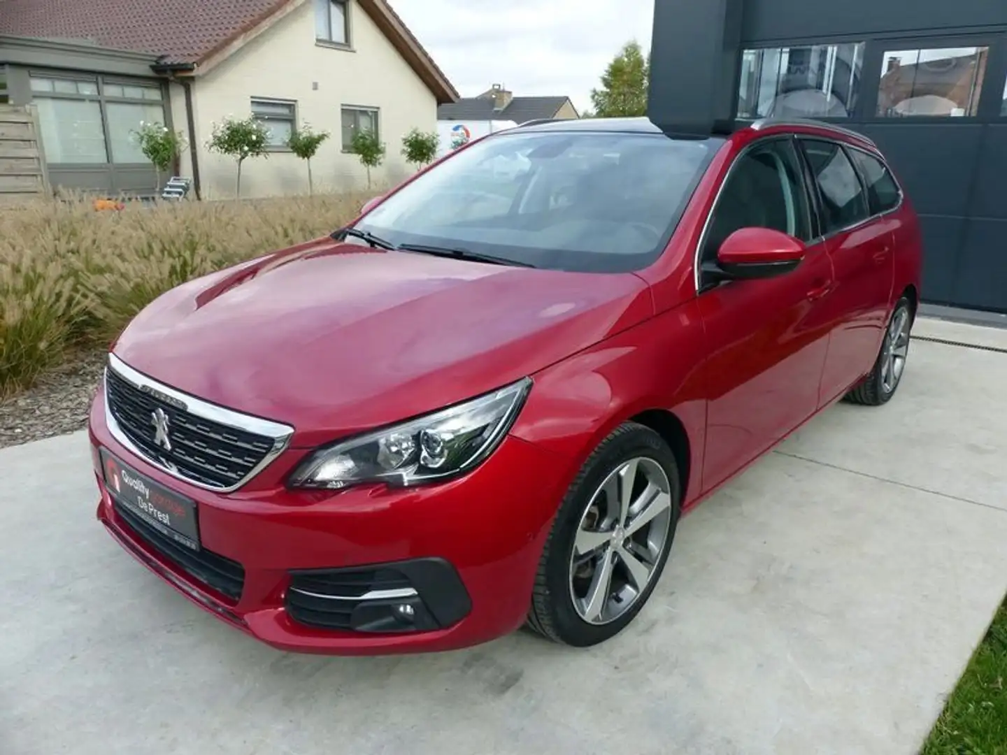 Peugeot 308 automaat, parkeercamera, navi, cruise control... Rood - 1