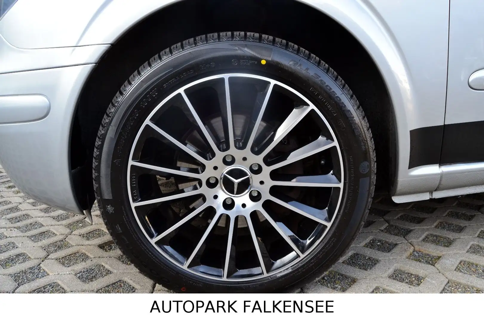 Mercedes-Benz Vito VITO 120CDI MIXTO KOMPAKT+AUTOMATIK+AHK+SHZ Silber - 2