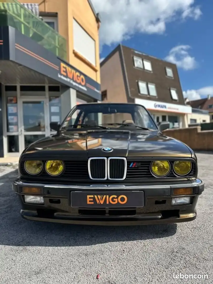 BMW 320 E30 320i - 2