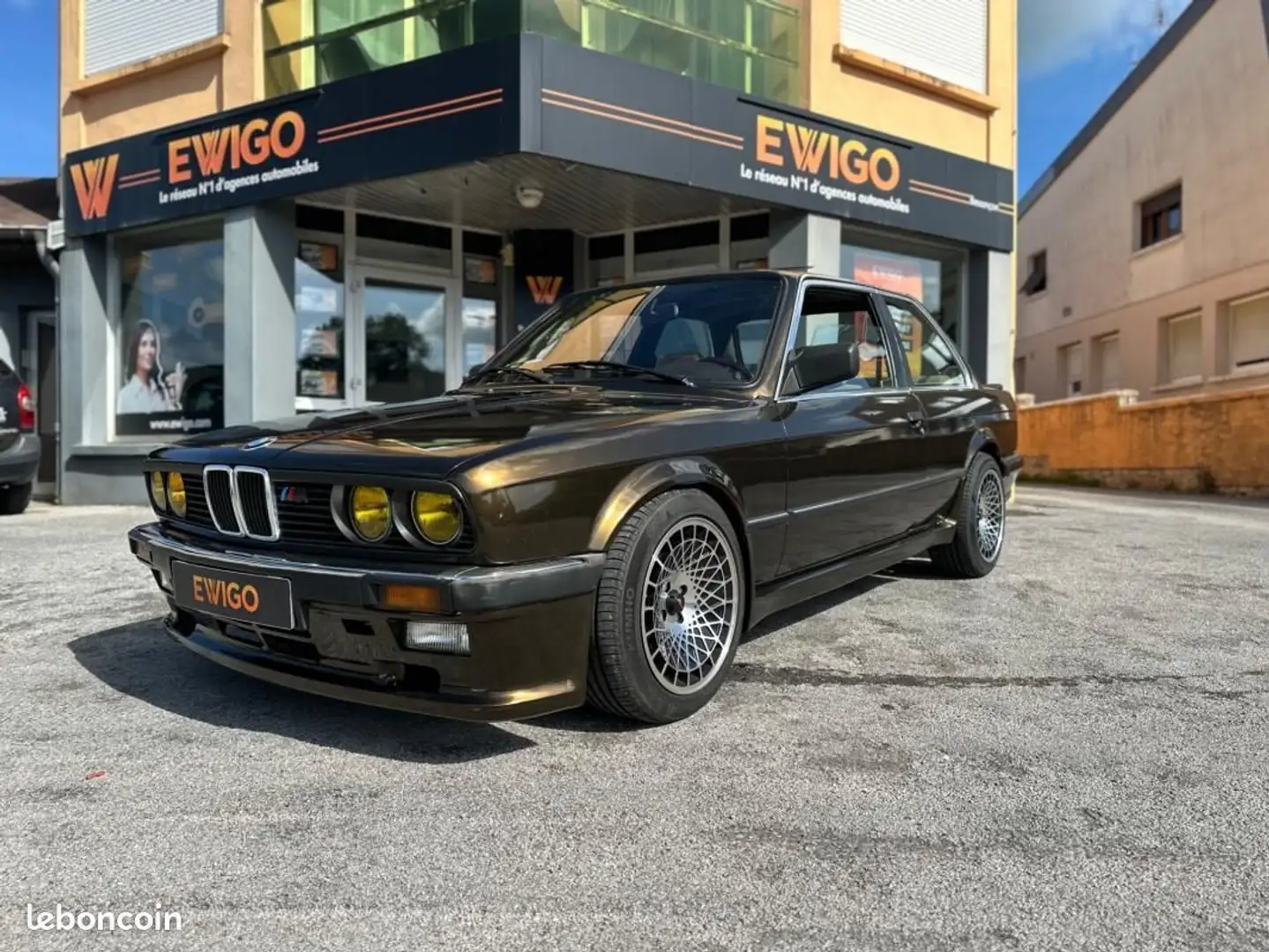 BMW 320 E30 320i - 1