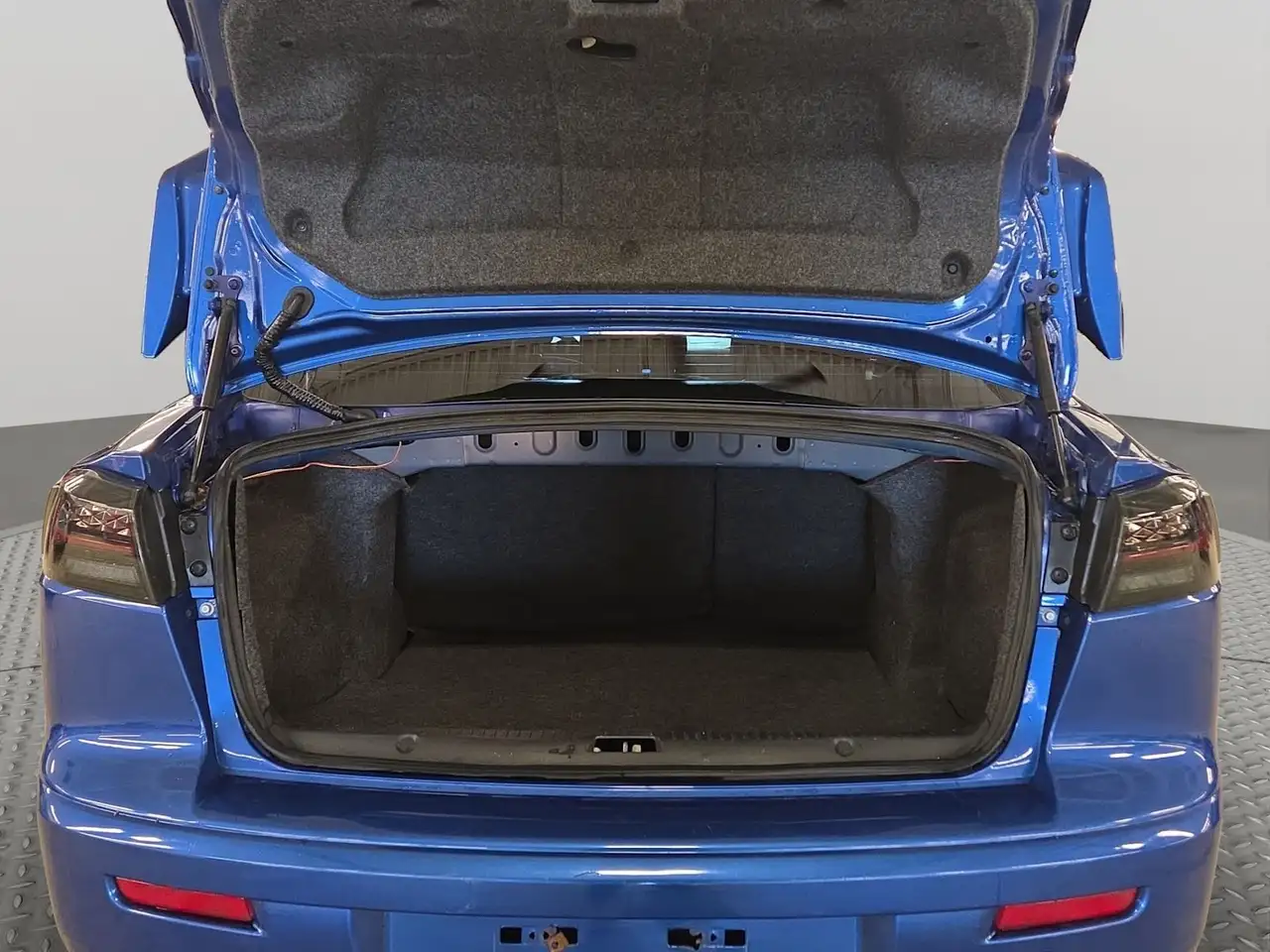 Mitsubishi Lancer снимка Mitsubishi Lancer