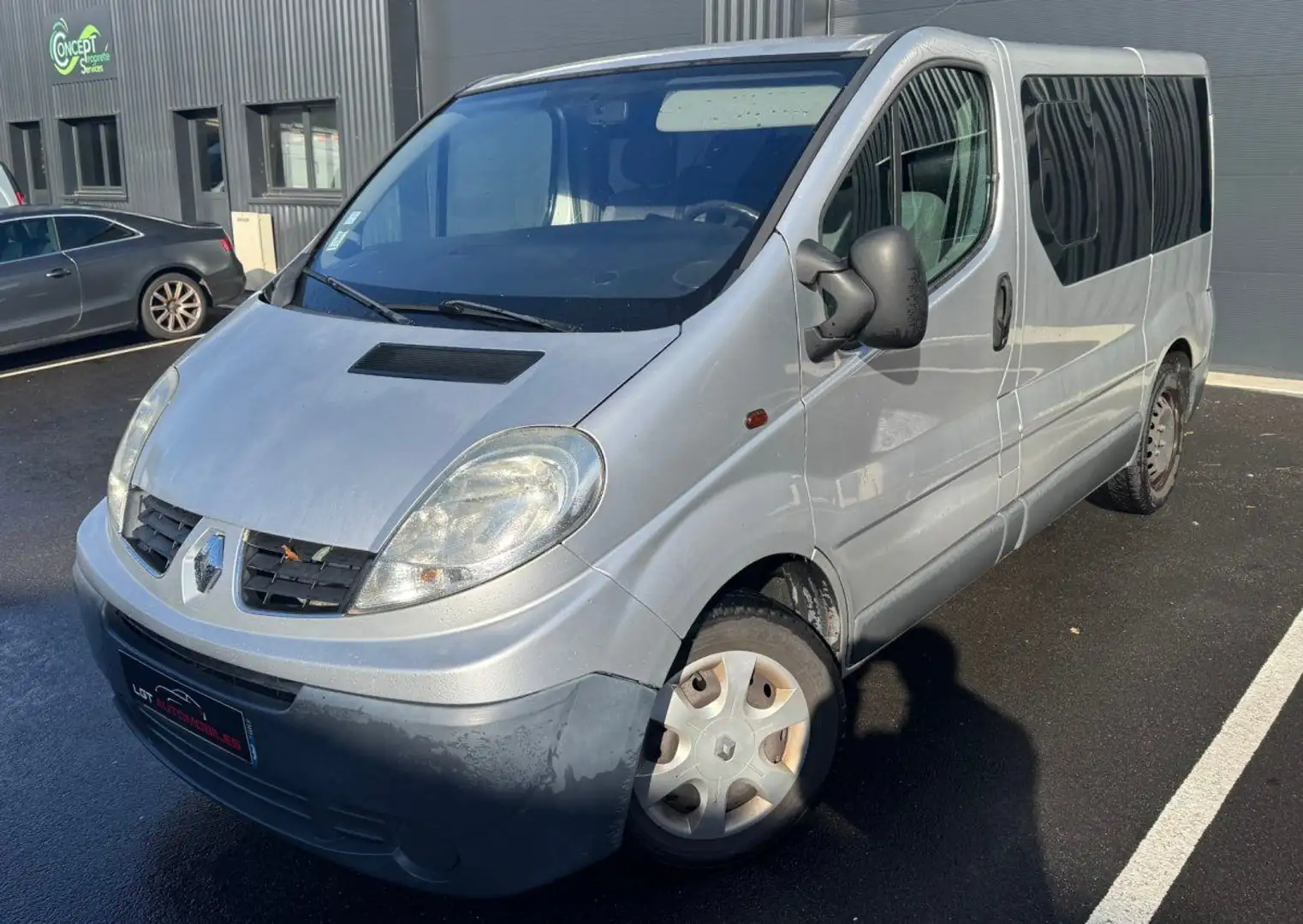 Renault Trafic II Combi Phase 2 L1H1 9 places 2.0 dCi 16V Combi court 90 cv Gris - 2