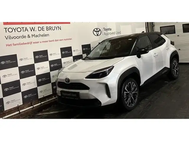 Toyota Yaris Cross Elegant Bi-Tone