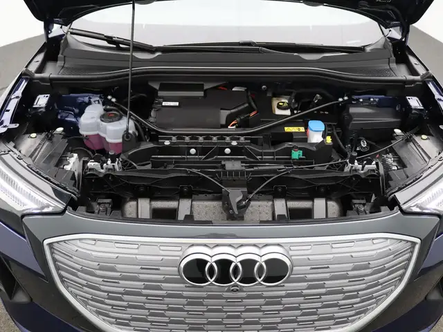 Audi Q4 e-tron view 8