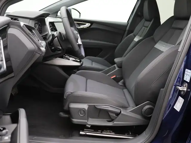 Audi Q4 e-tron view 10