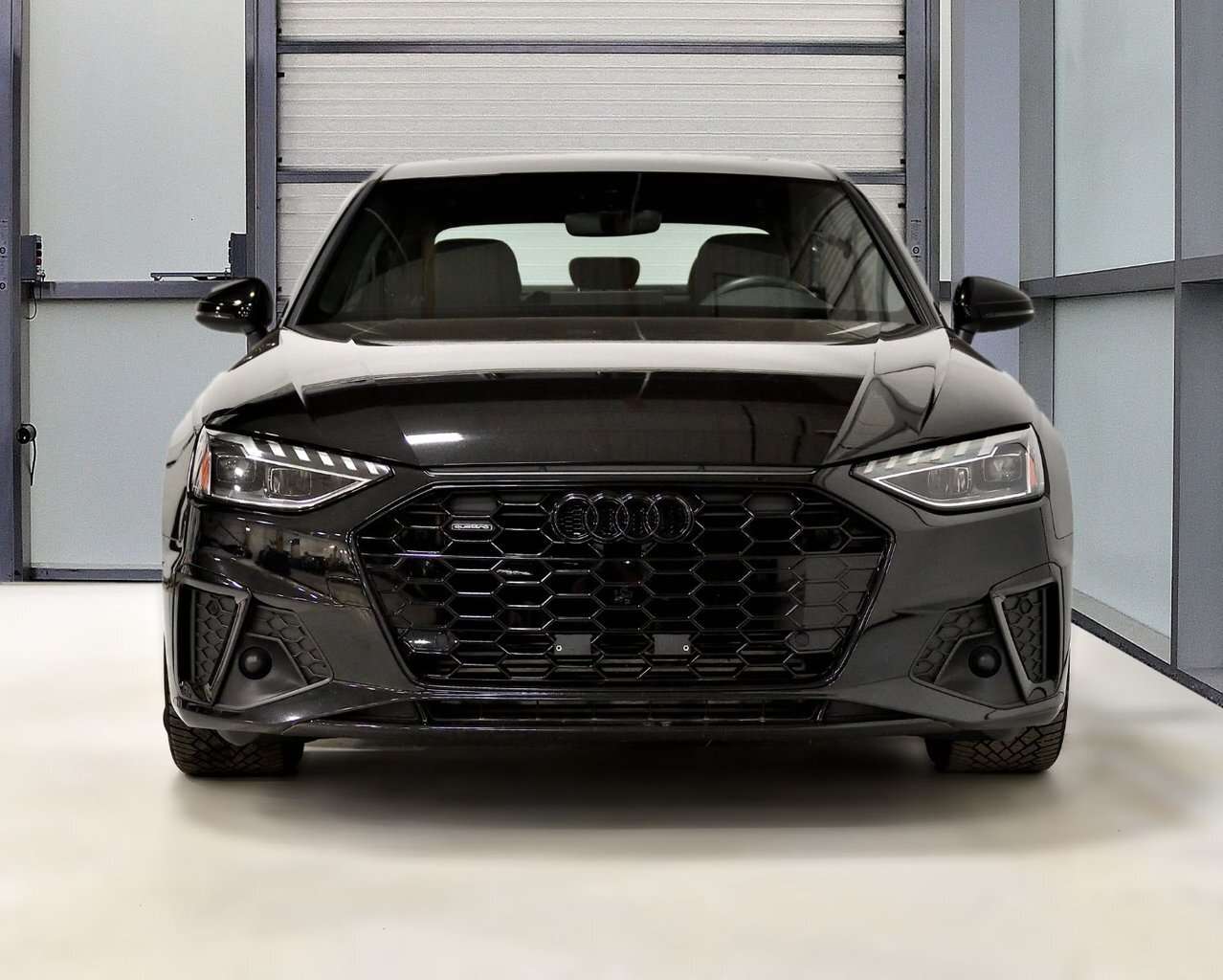 2024 Audi A4 Progressiv / Black optics / Carplay / S-Line / Exc — снимка 1