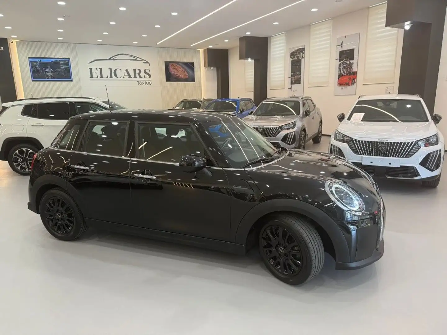 MINI Cooper 1.5 One Classic 5 porte Чорний - 2