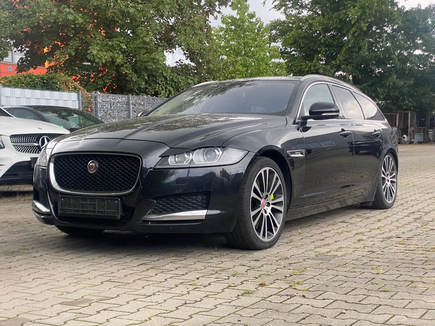 Jaguar XF Sportbrake 3,0d MOTORSCHADEN Head-Up/Leder/RFK/Nav Noir - 2