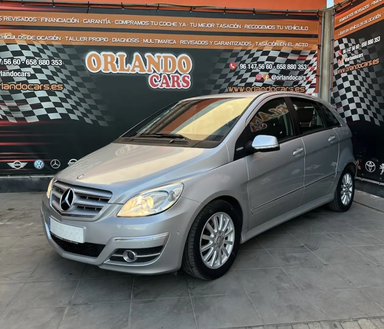 Mercedes-Benz B 180 Grau - 1