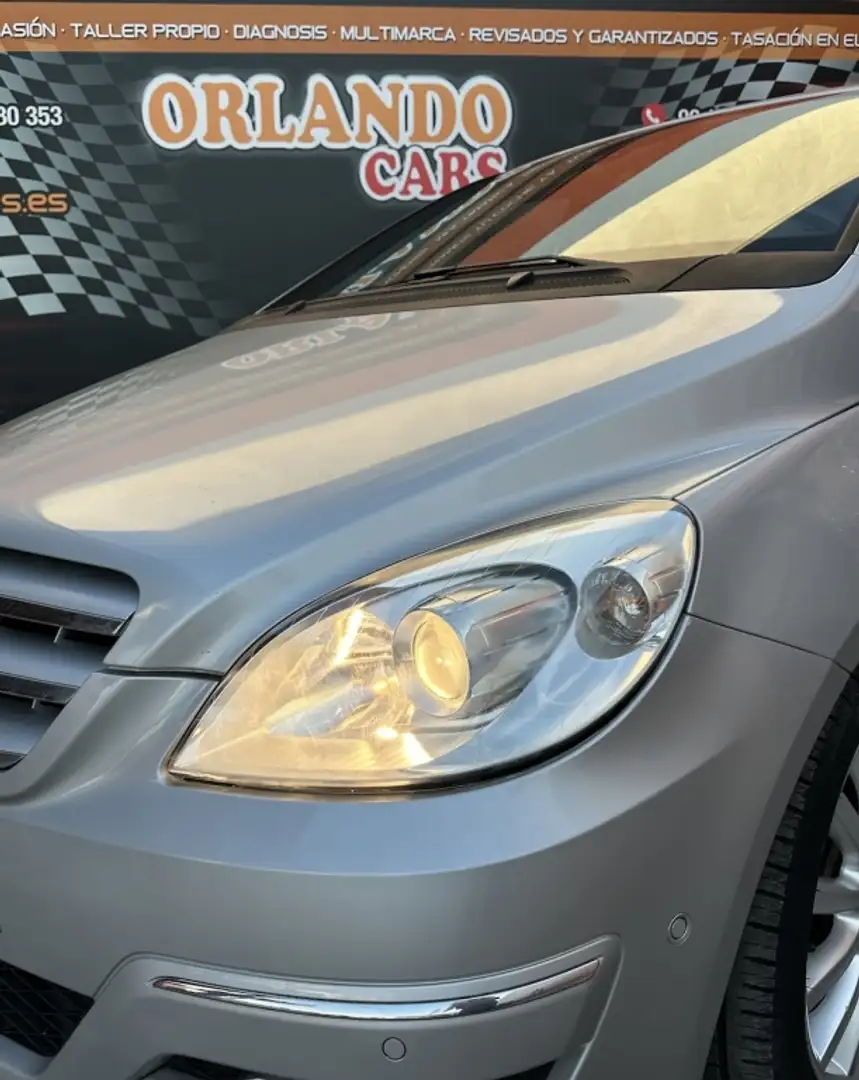 Mercedes-Benz B 180 Grau - 2