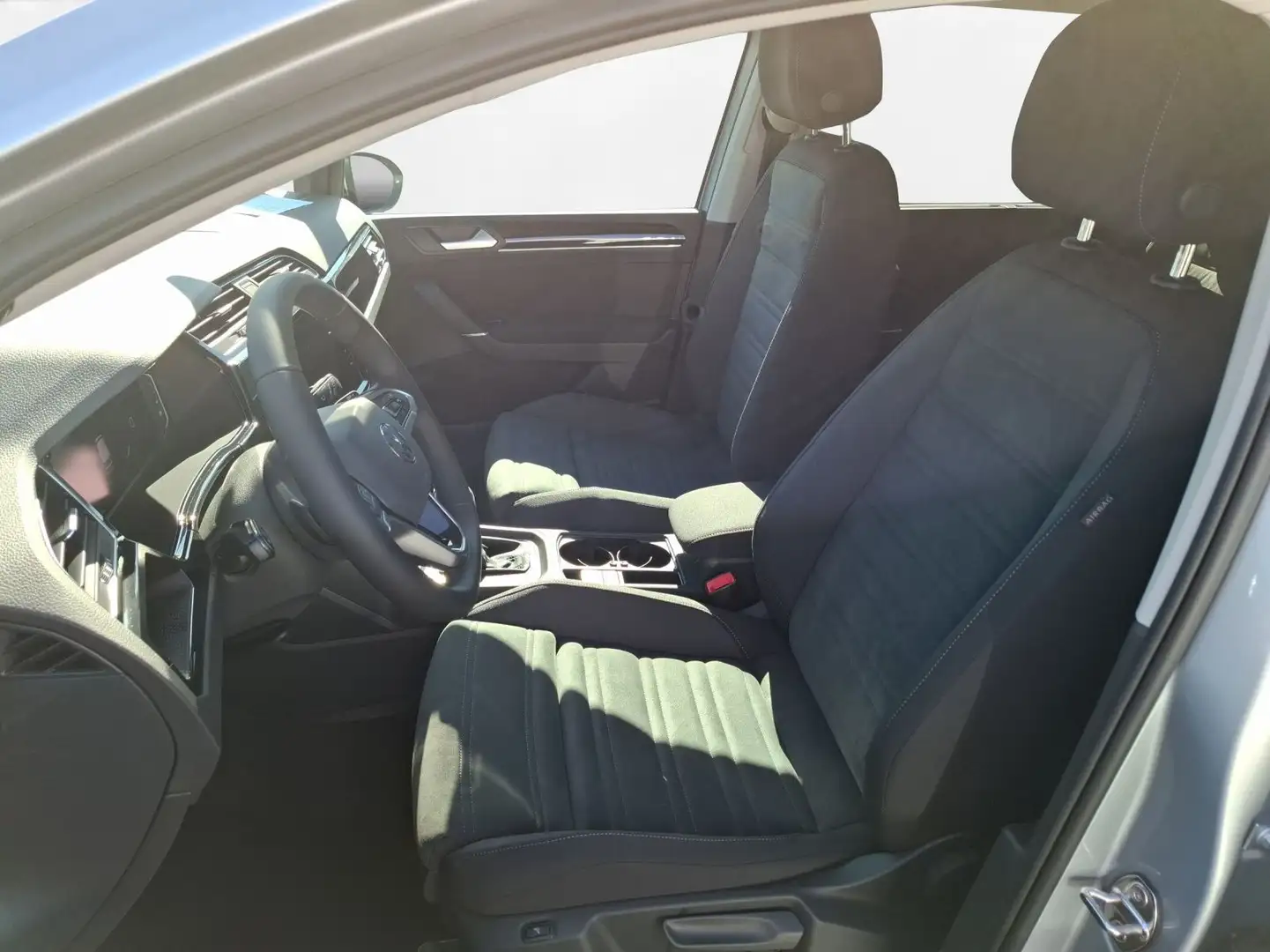 Volkswagen Touran Comfortline 150 PS | AHZV | Navi | ASG 3 Silber - 2