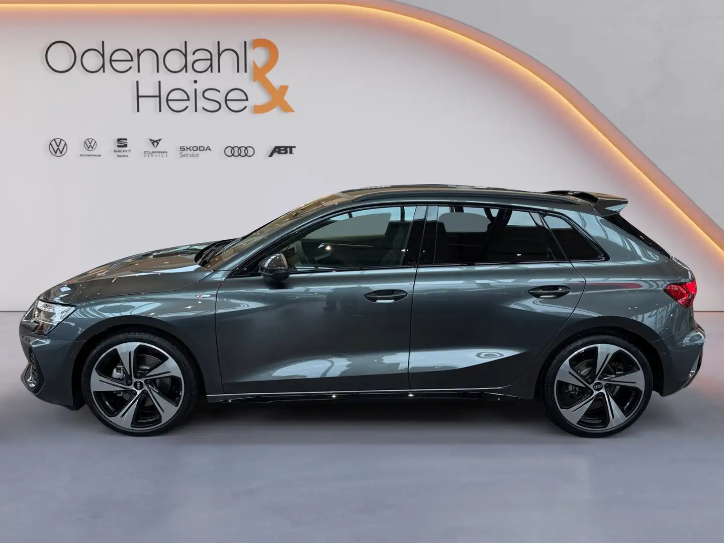 Audi A3 Sportback S line TFSI 110 kW S tronic S line*AH Grau - 2