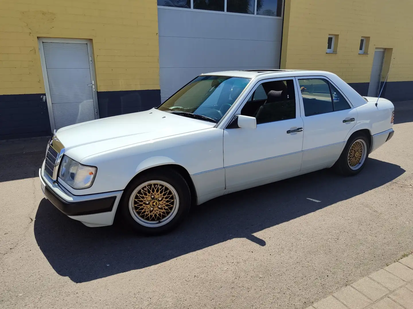 Mercedes-Benz E 200 Wit - 1