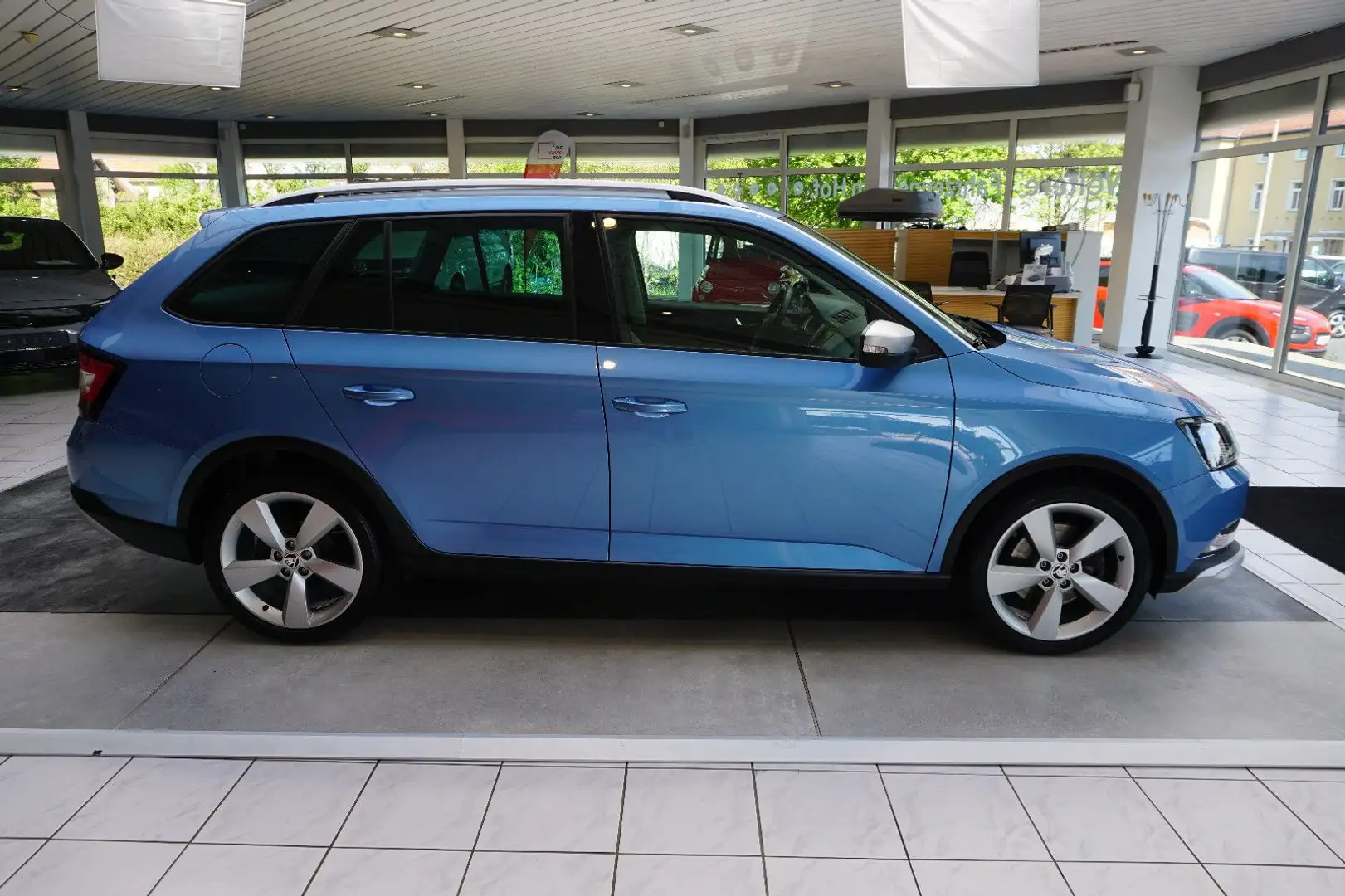 Skoda Fabia Combi Scoutline NAVI, KLIMAAUTOMATIK, PDC Blauw - 2