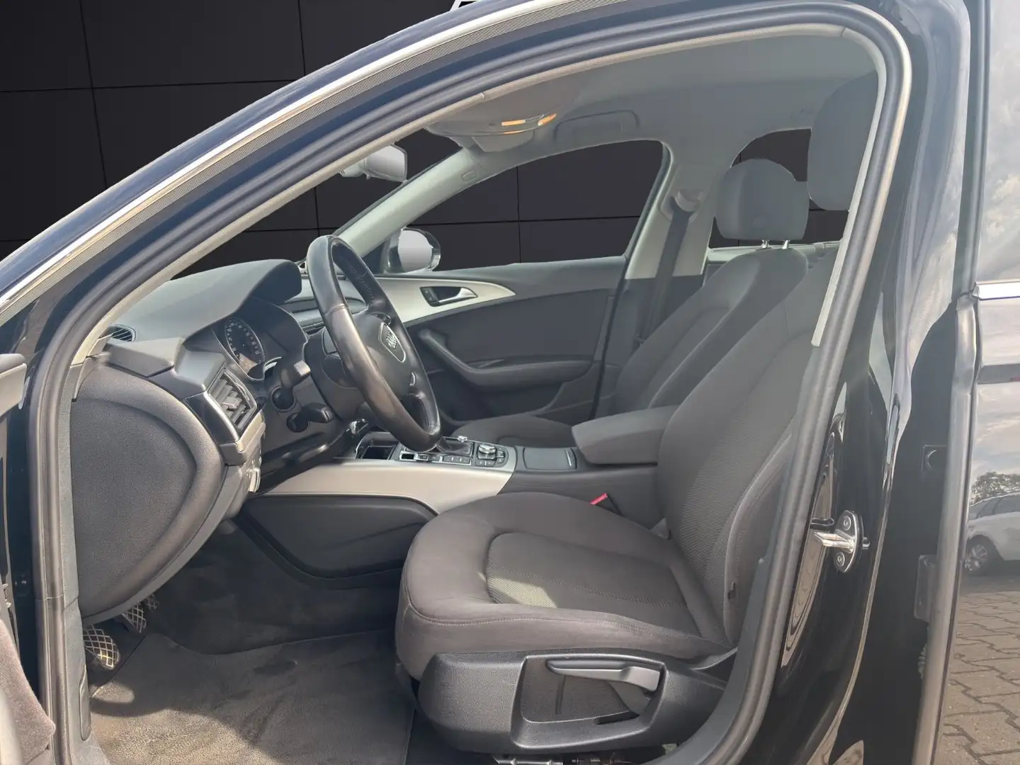 Audi A6 Avant 2.0 TDI Чорний - 2
