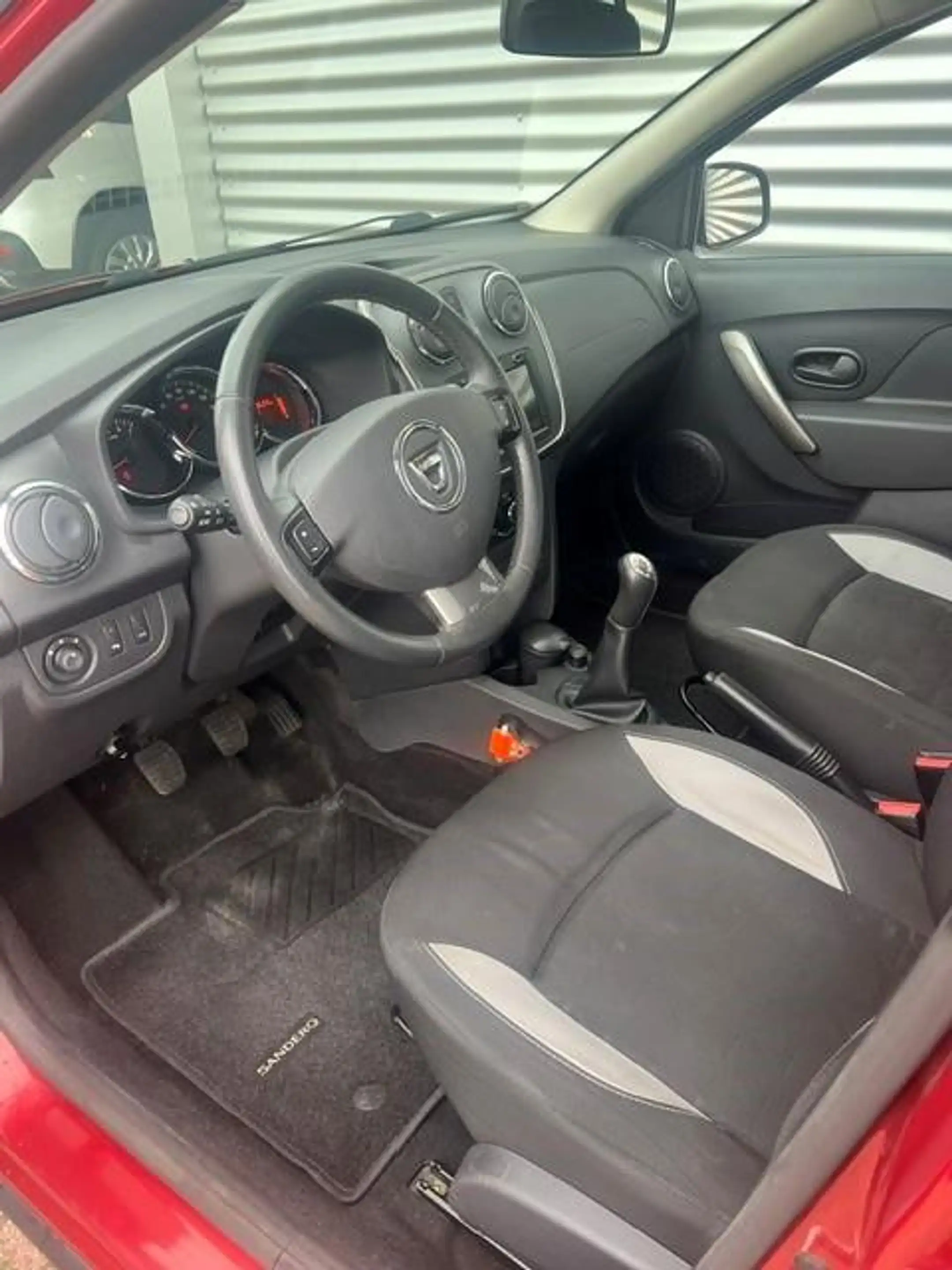 Dacia Sandero 0.9 TCe Stepway Lauréate — photo 6