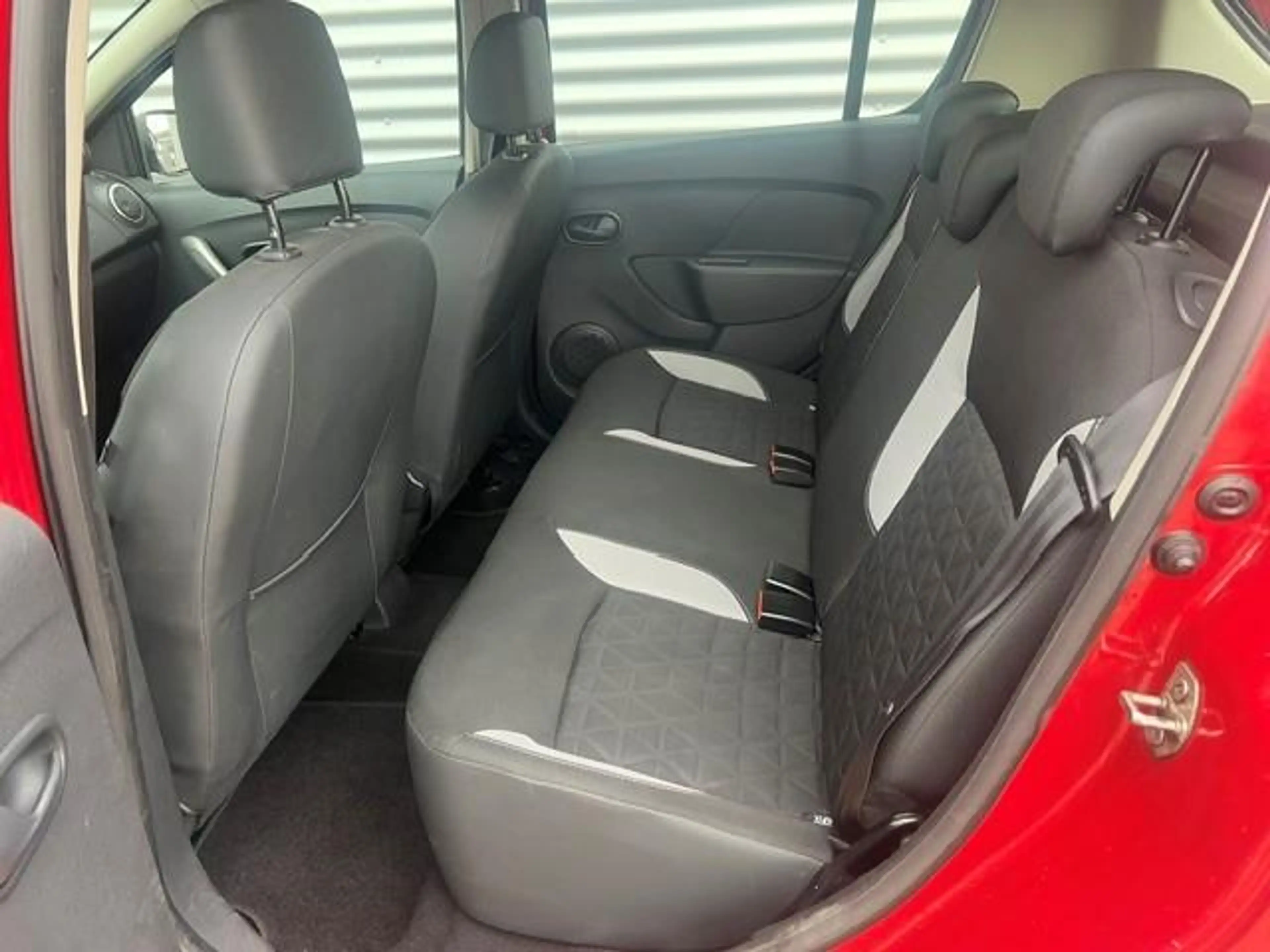 Dacia Sandero 0.9 TCe Stepway Lauréate — photo 8