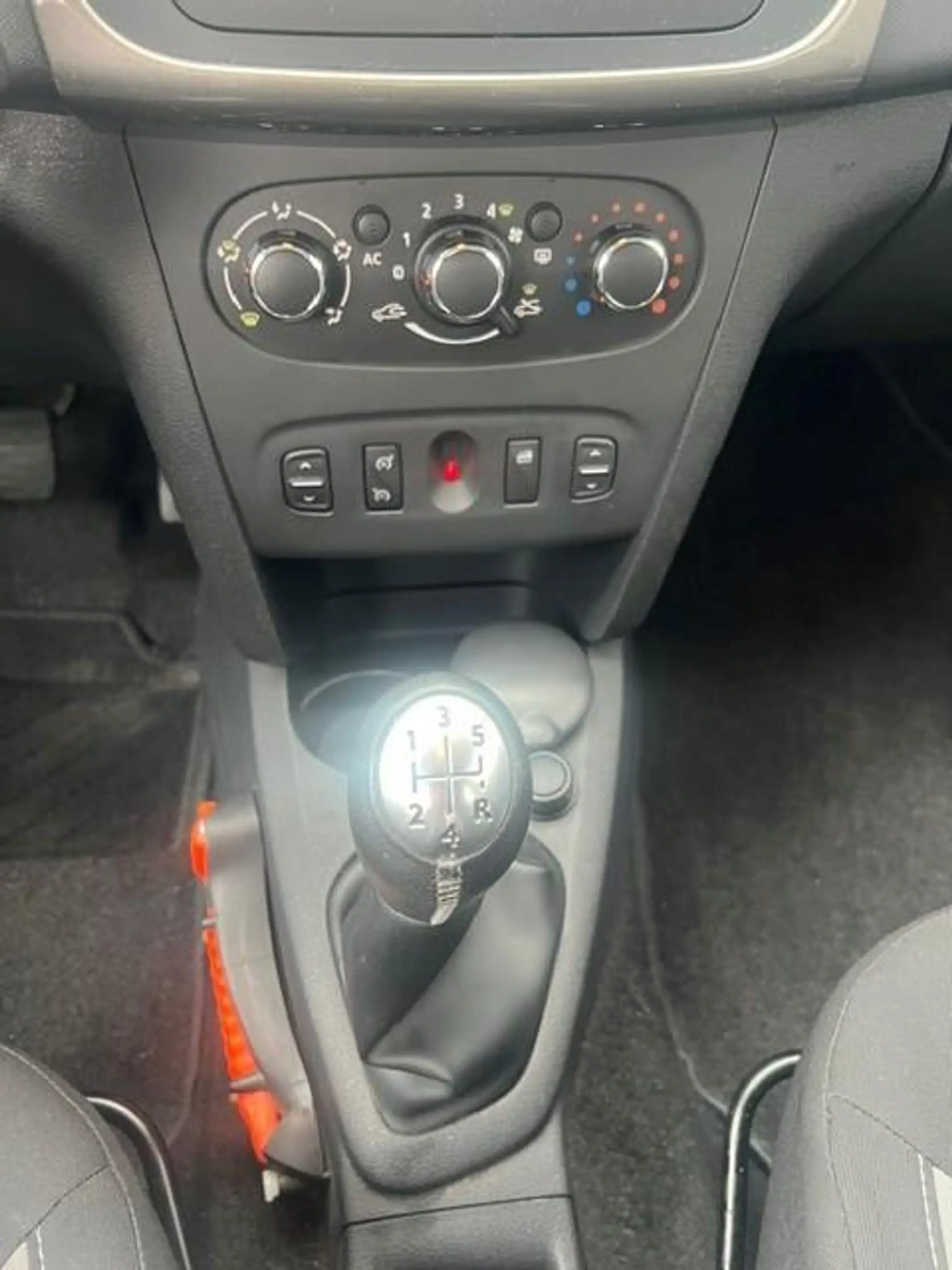 Dacia Sandero 0.9 TCe Stepway Lauréate — photo 11