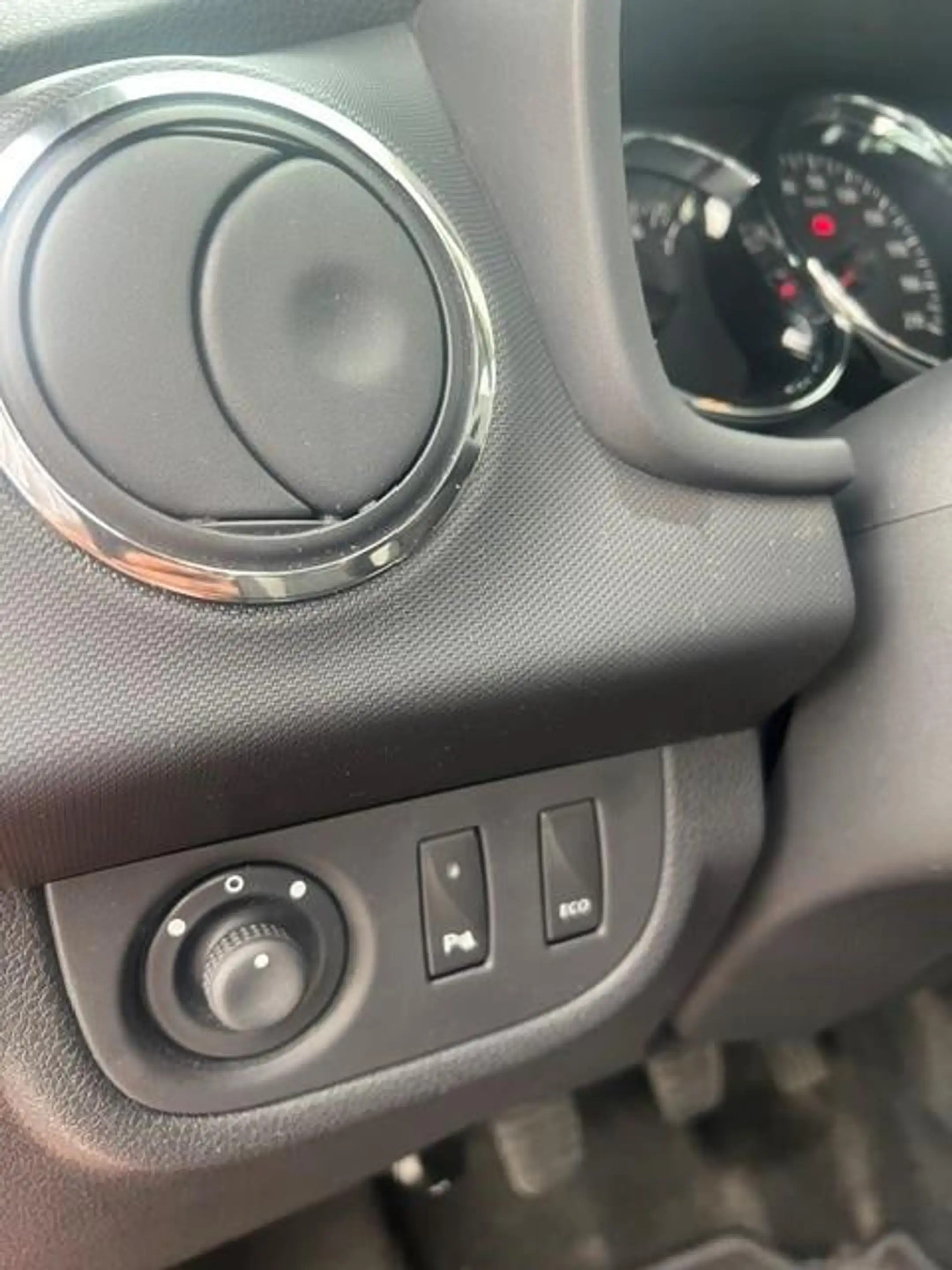 Dacia Sandero 0.9 TCe Stepway Lauréate — photo 13